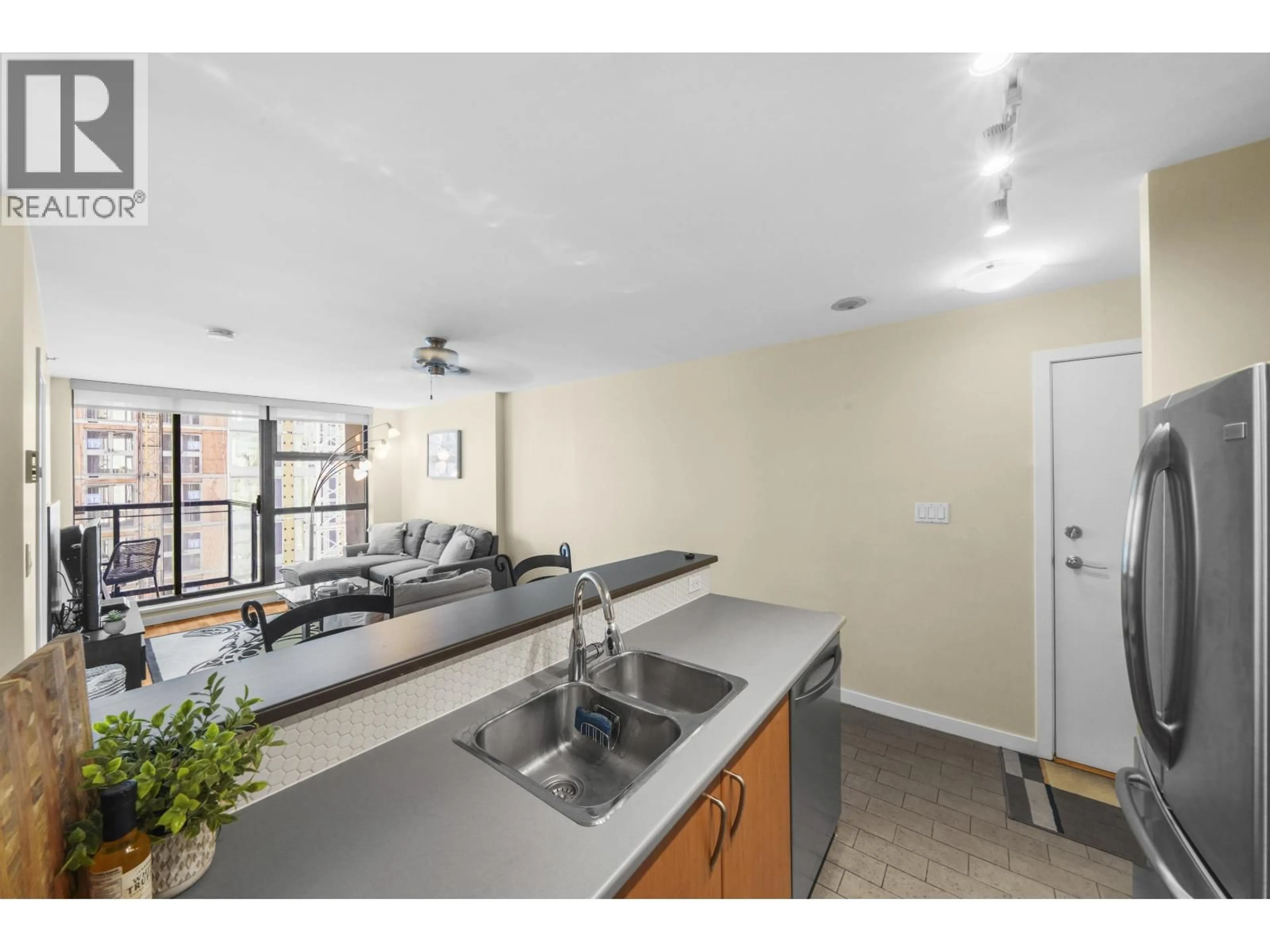 Standard kitchen, unknown for 1295 RICHARDS STREET, Vancouver British Columbia V6B1B7