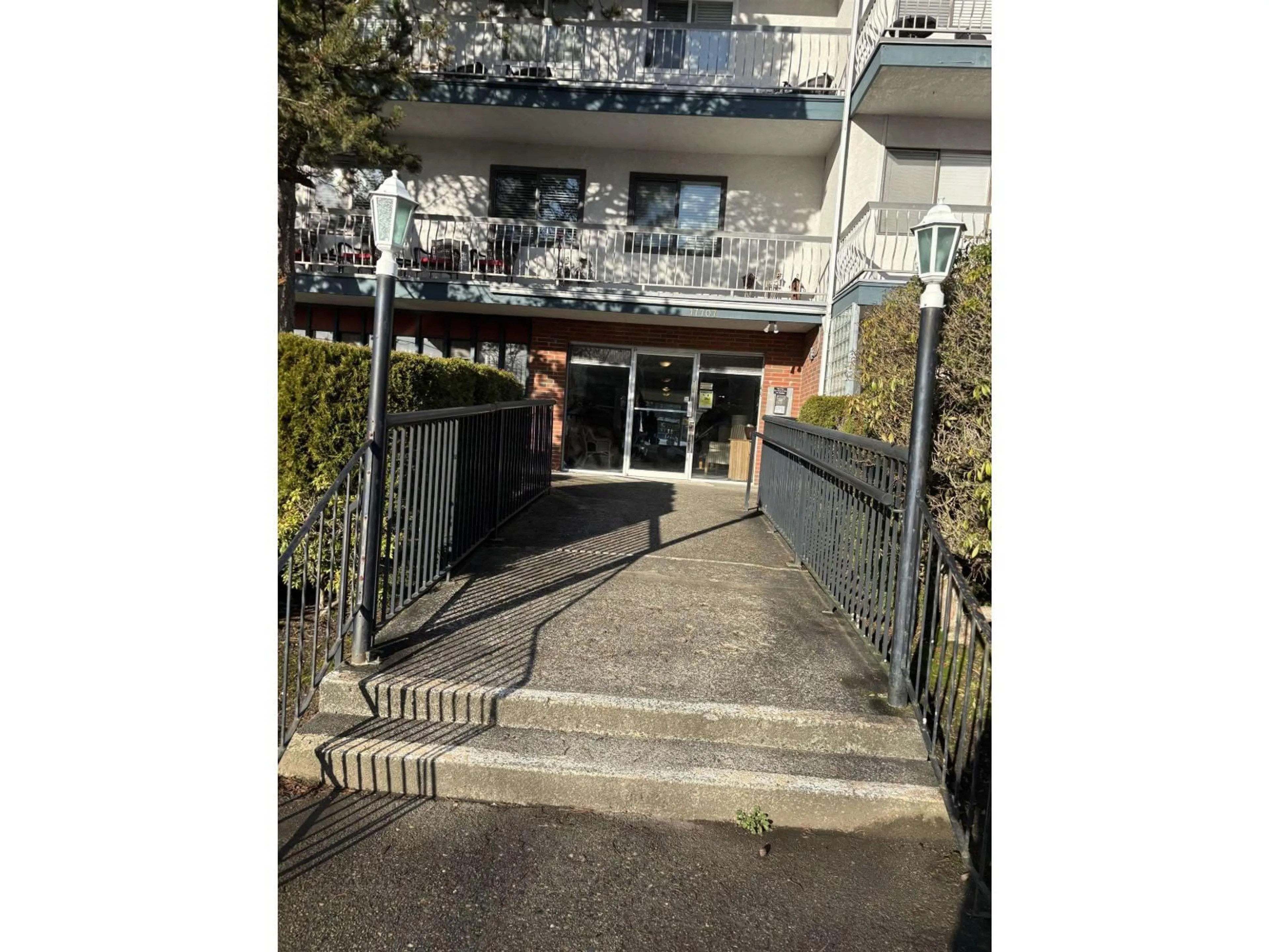 Unknown for 321 - 17707 57A AVENUE, Surrey British Columbia V3S1J2