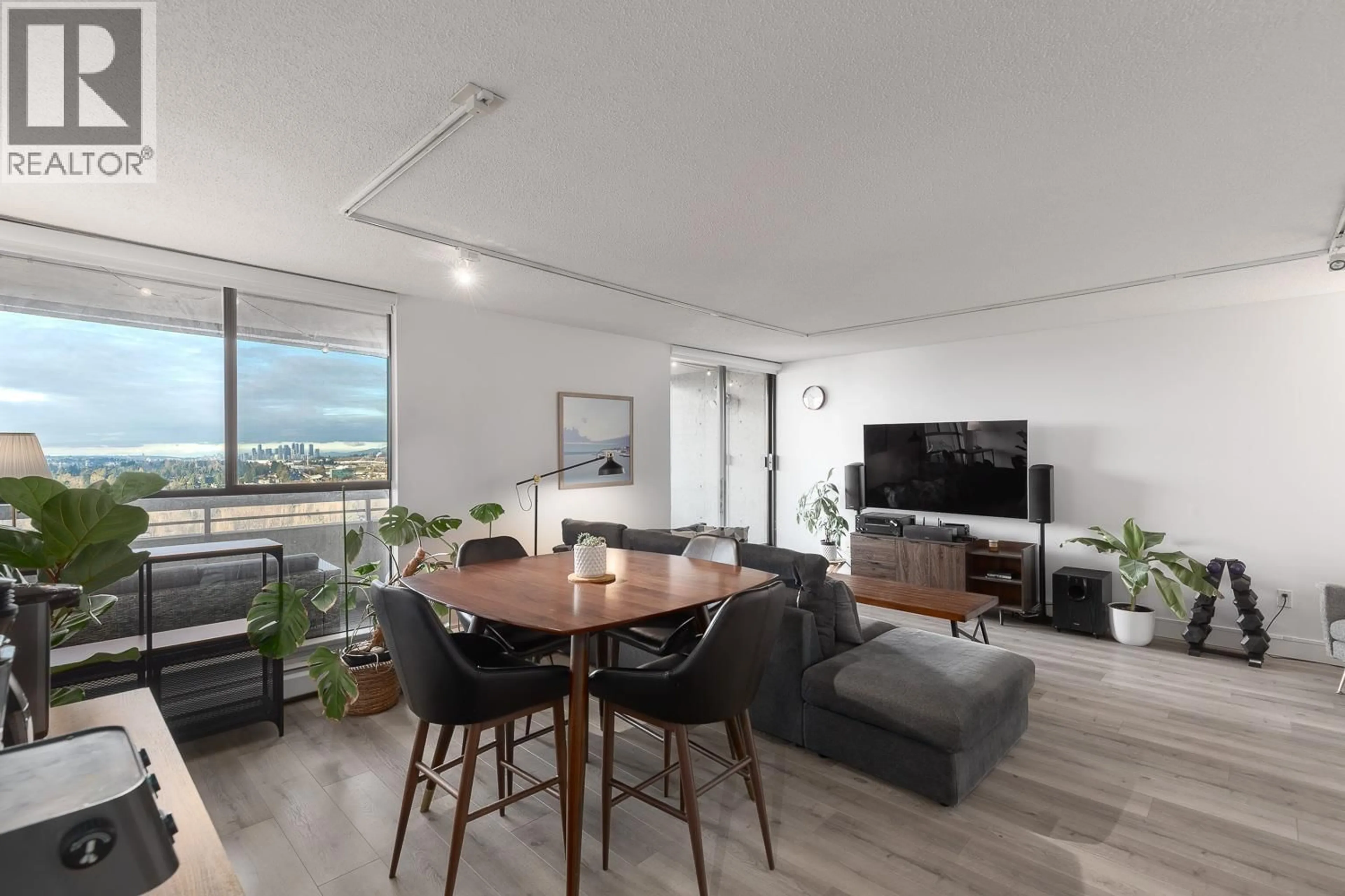 Living room with furniture, unknown for 2101 - 3771 BARTLETT COURT, Burnaby British Columbia V3J7G8