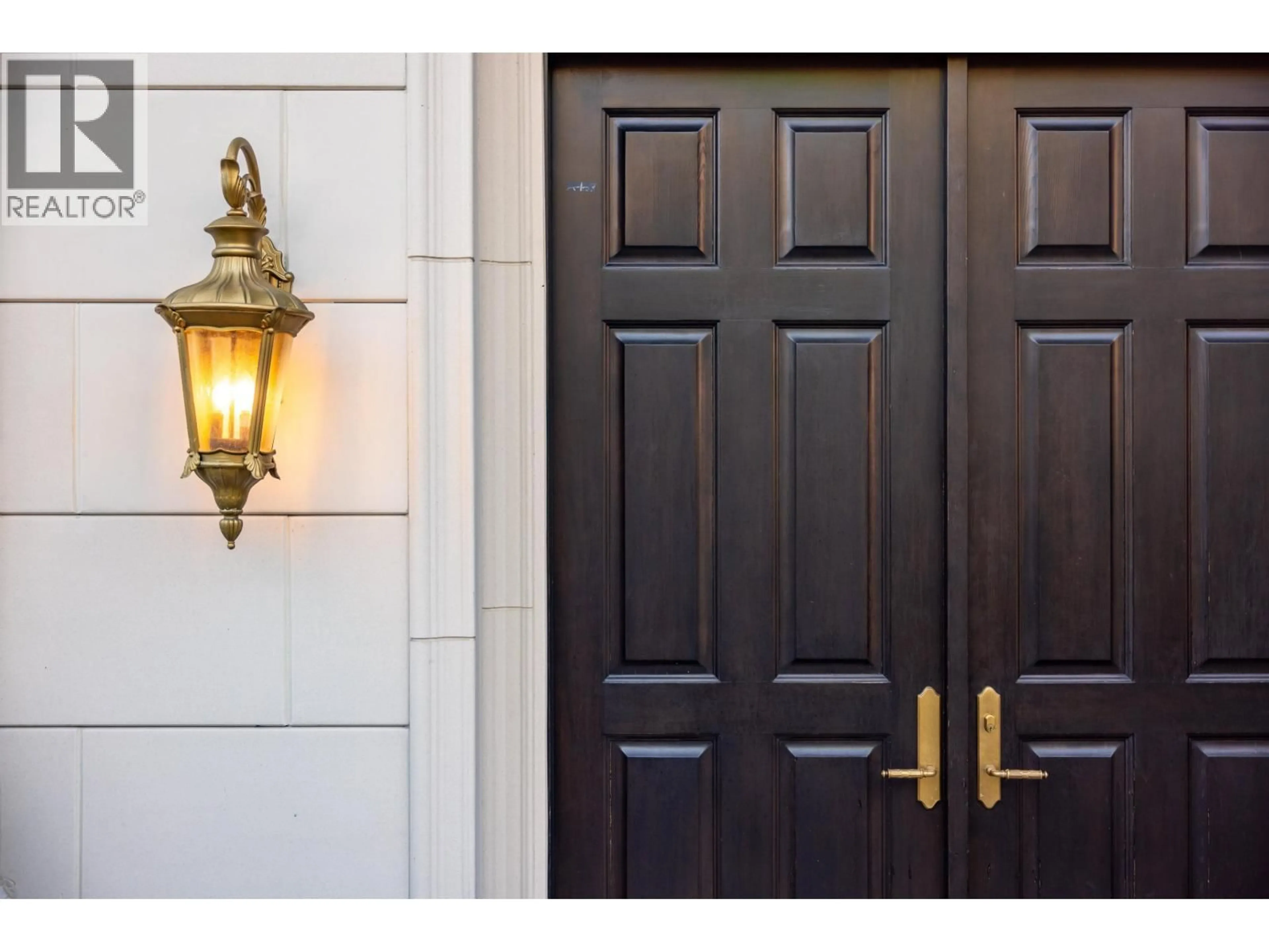 Indoor entryway for 1356 CAMMERAY ROAD, West Vancouver British Columbia V7S2N3