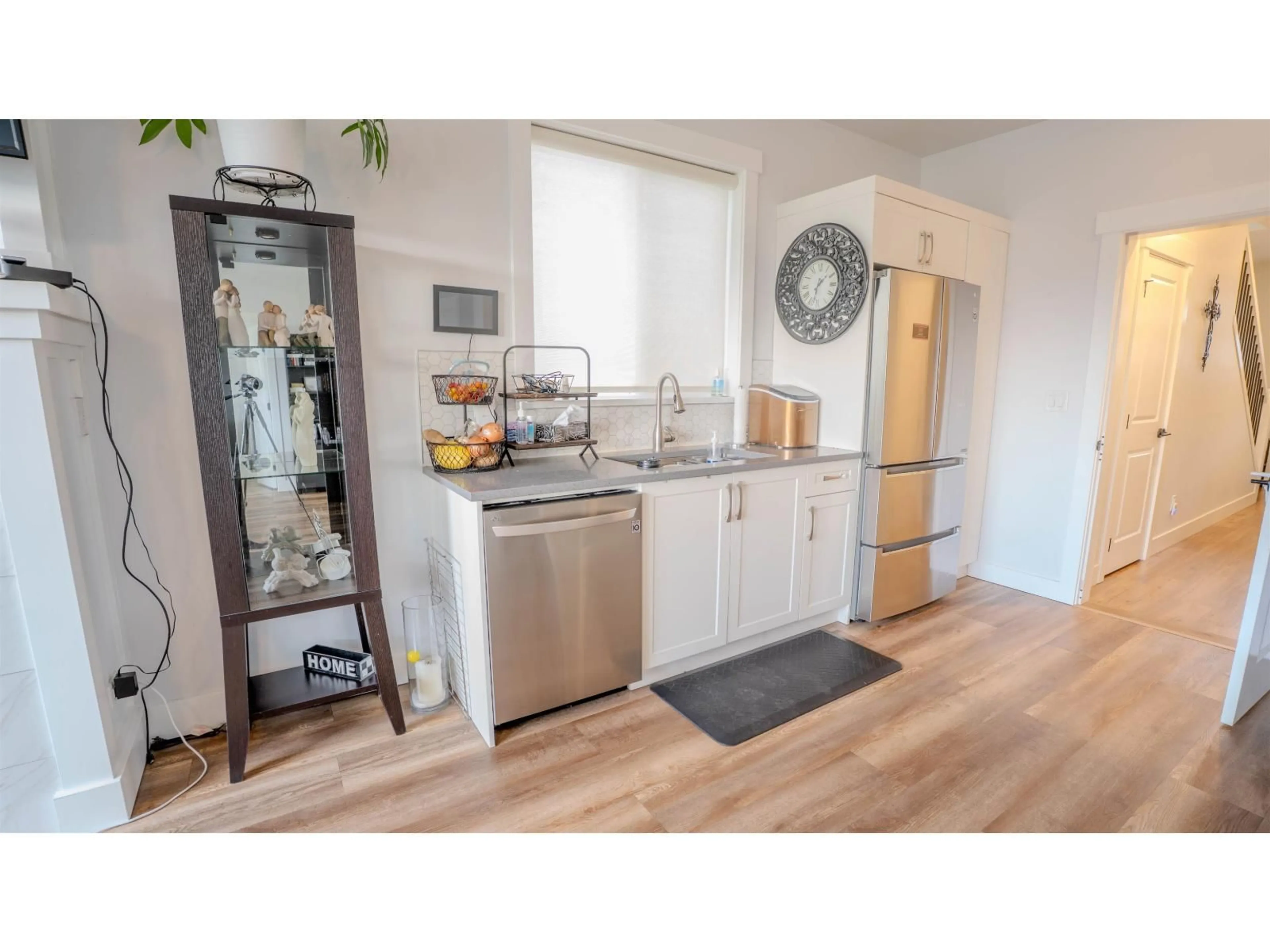 Open concept kitchen, wood/laminate floor for 9279 SITKA PLACE, Chilliwack British Columbia V2P8B6