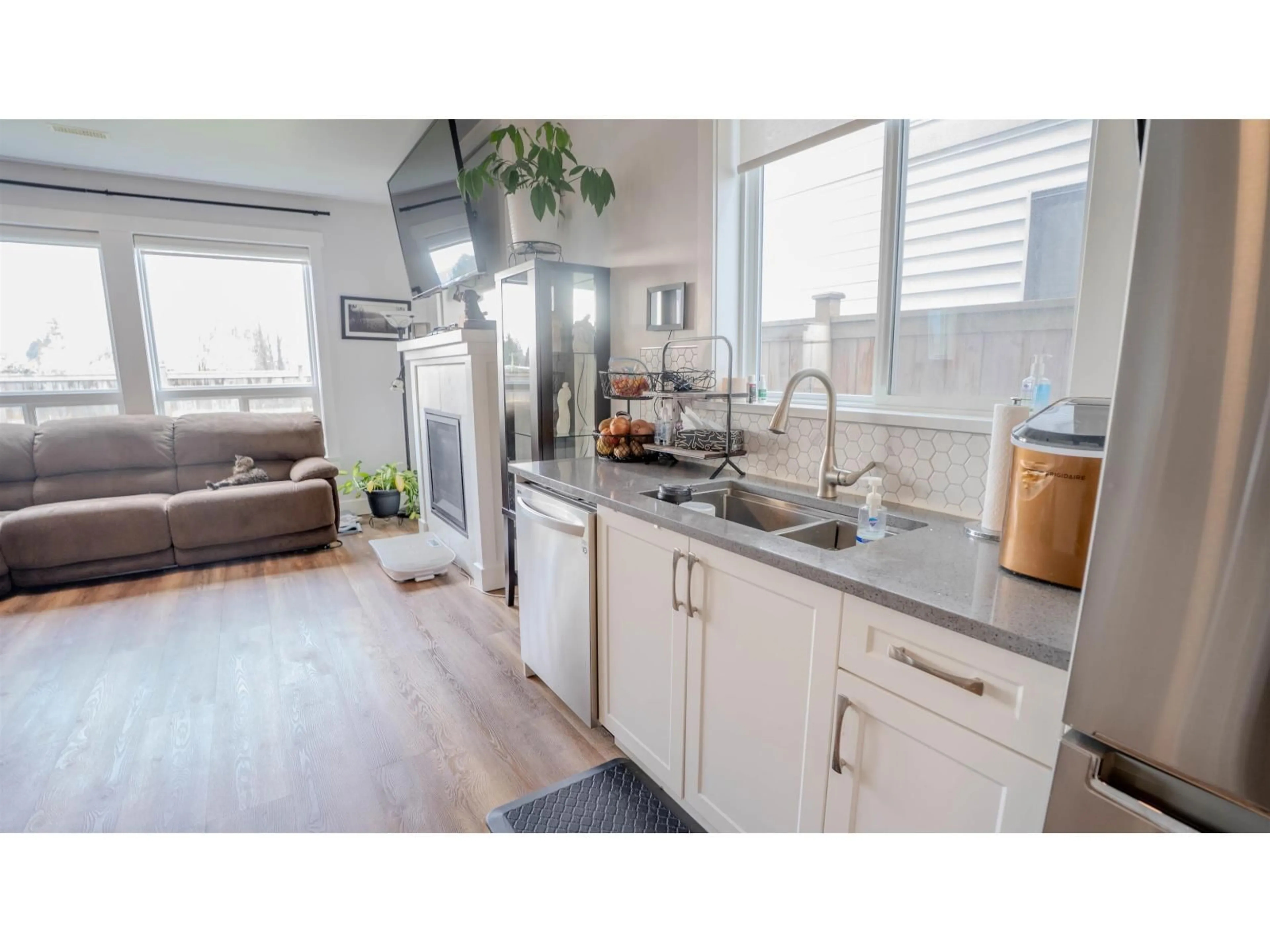 Open concept kitchen, unknown for 9279 SITKA PLACE, Chilliwack British Columbia V2P8B6