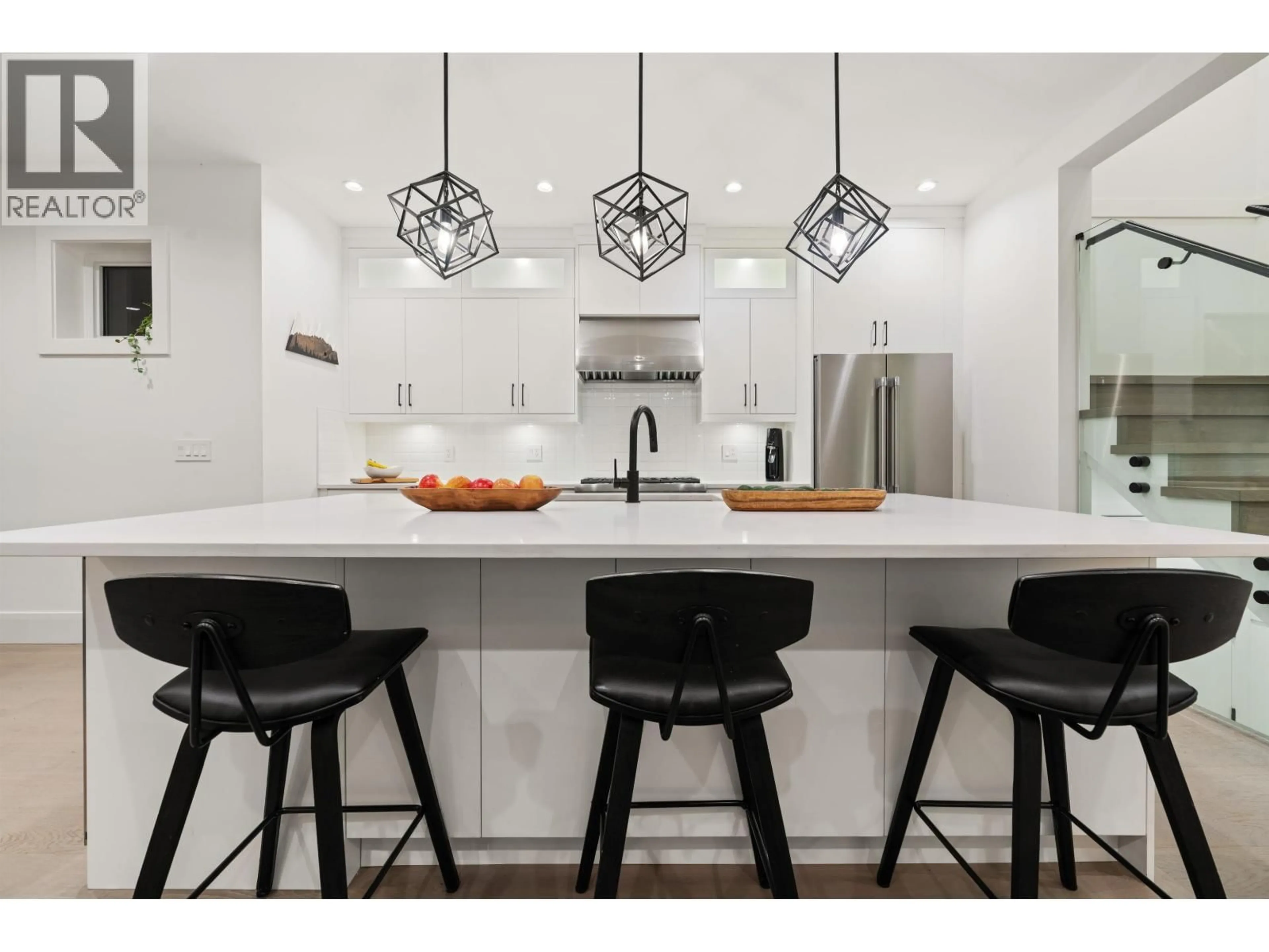 Open concept kitchen, ceramic/tile floor for 336 KEITH ROAD, North Vancouver British Columbia V7L1V7