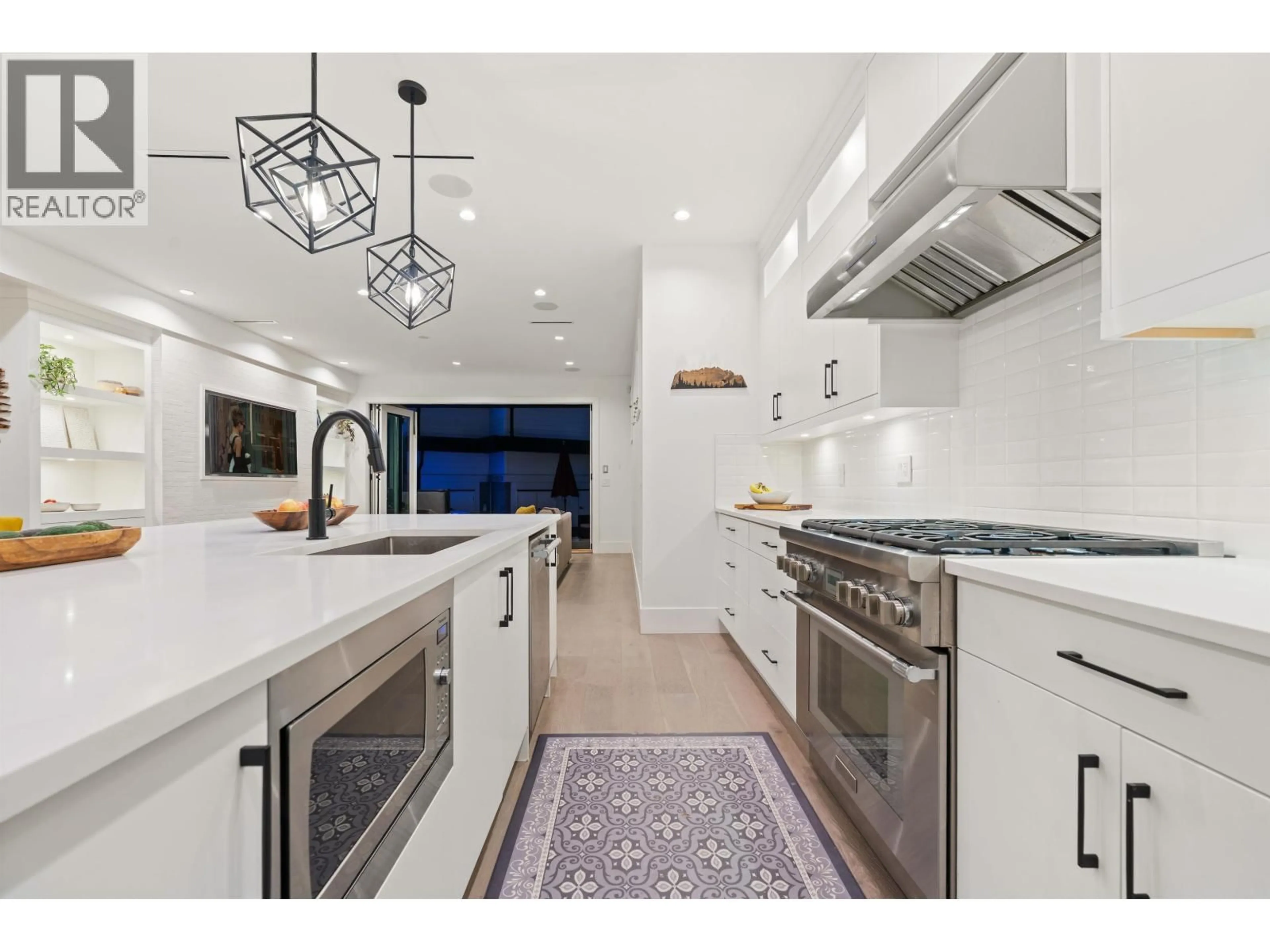 Contemporary kitchen, ceramic/tile floor for 336 KEITH ROAD, North Vancouver British Columbia V7L1V7