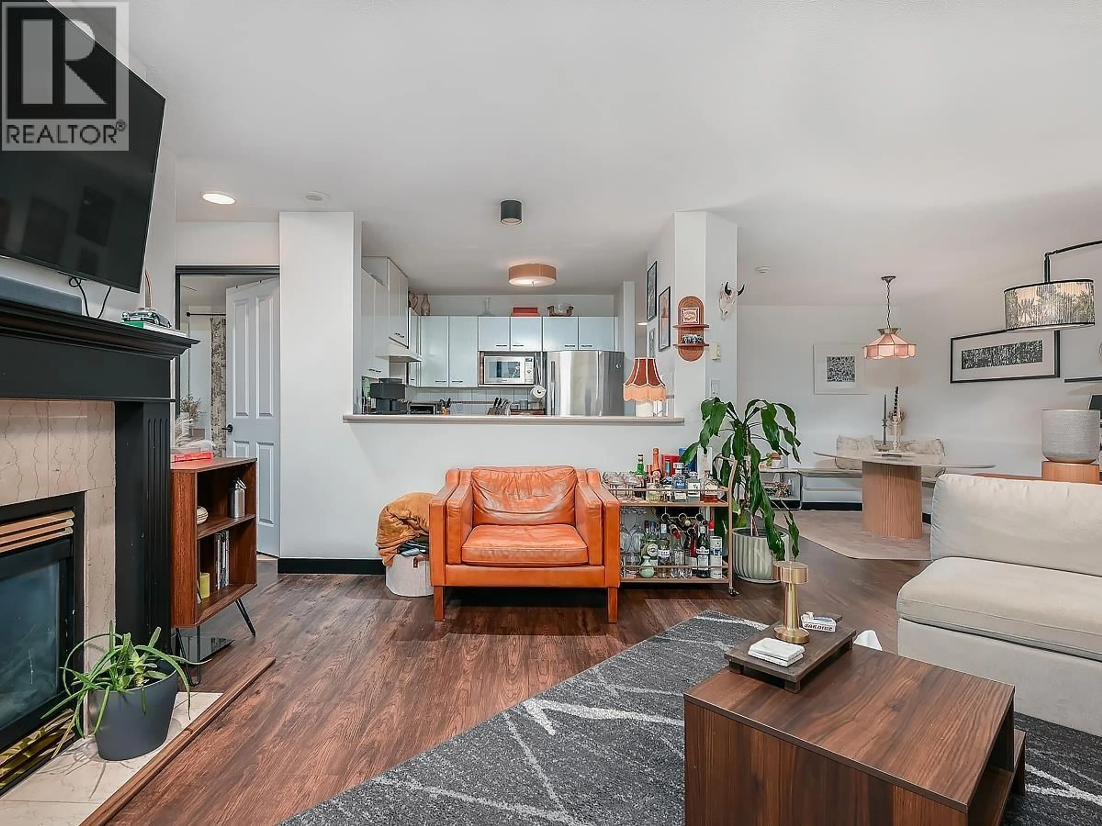 Open concept kitchen, unknown for 305 - 4425 HALIFAX STREET, Burnaby British Columbia V5C6P2