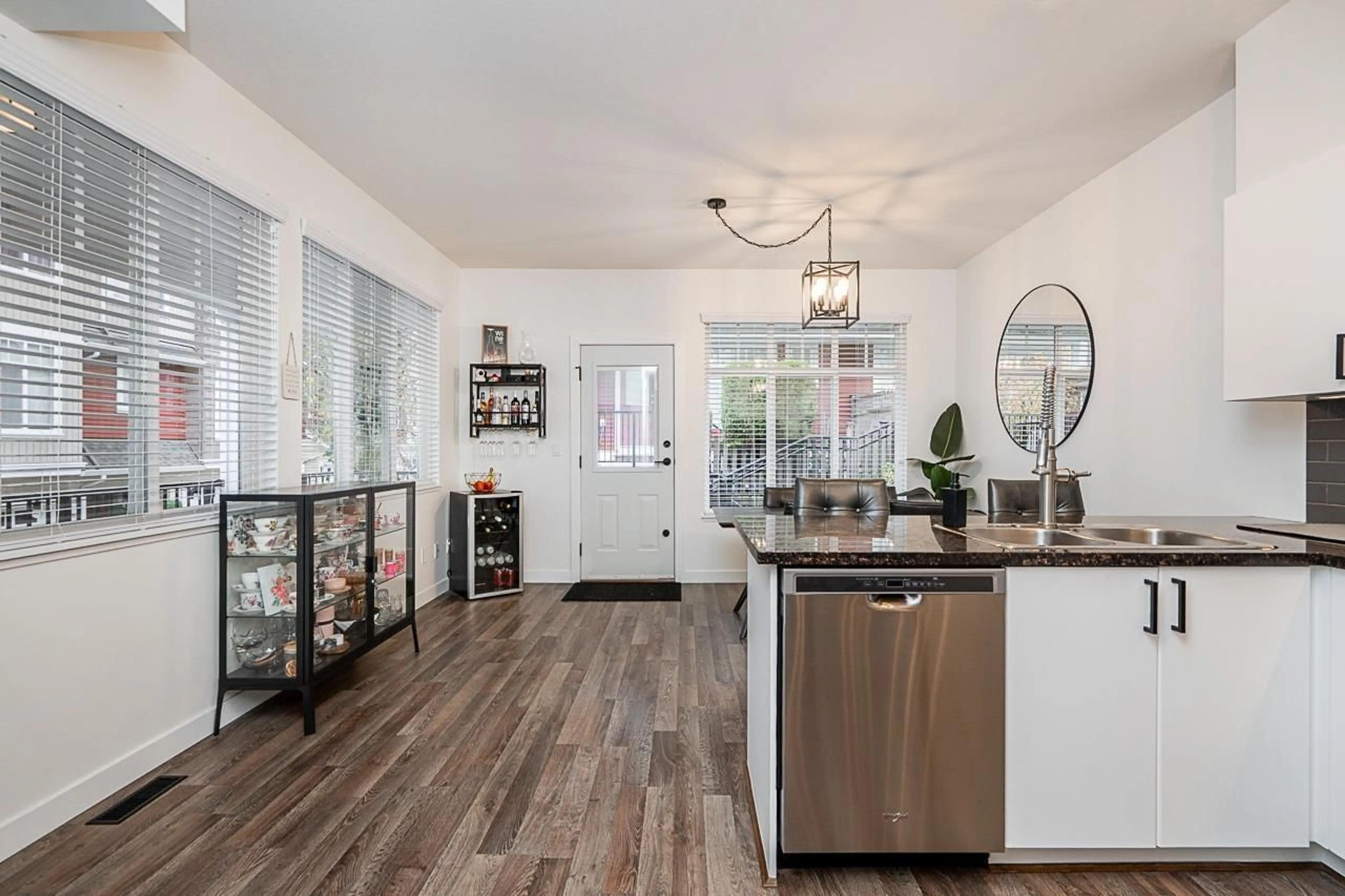 Open concept kitchen, unknown for 8 - 19455 65 AVENUE, Surrey British Columbia V4N0Z1