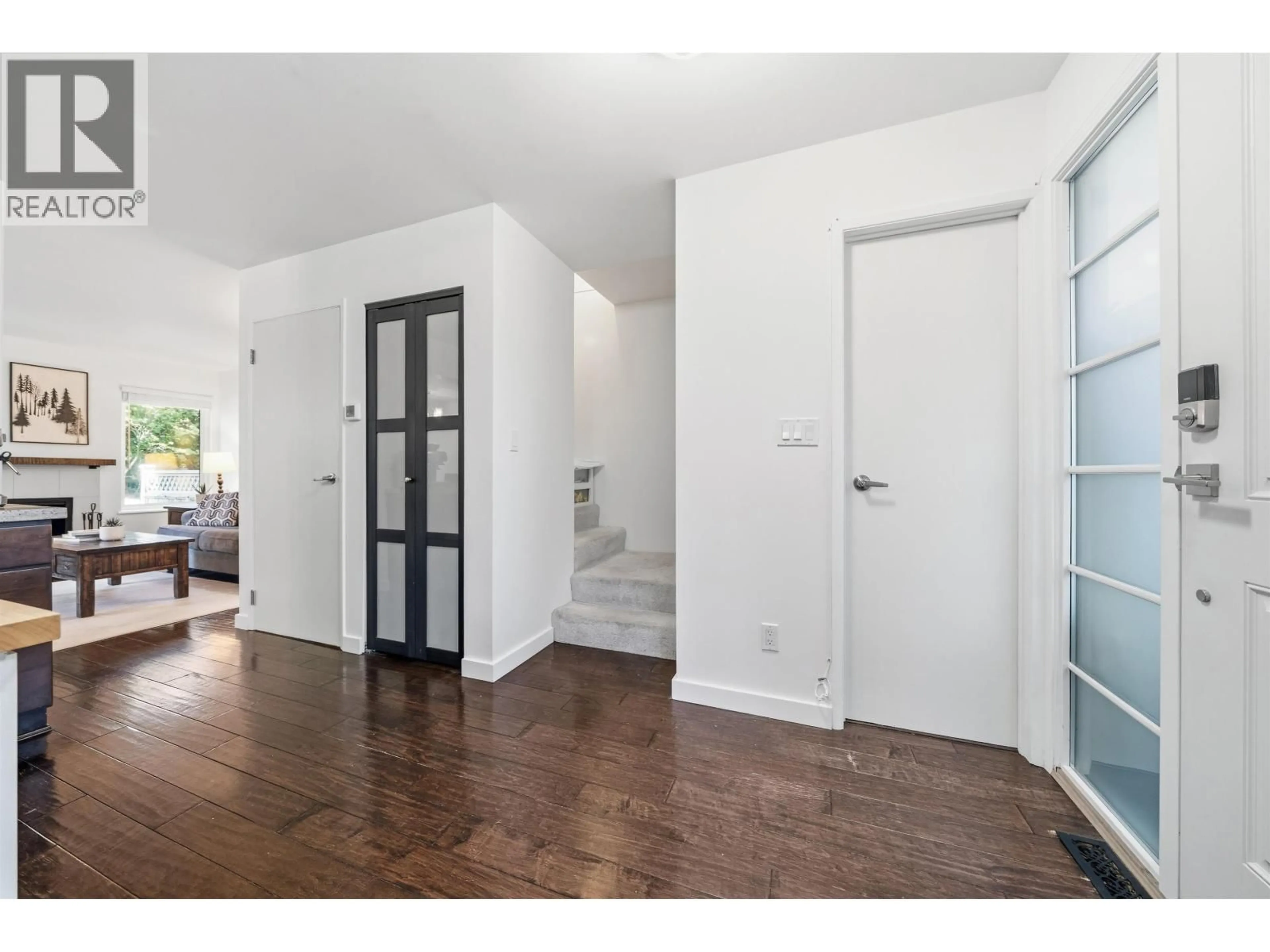 Indoor entryway for 4742 LAURELWOOD PLACE, Burnaby British Columbia V5G4B2