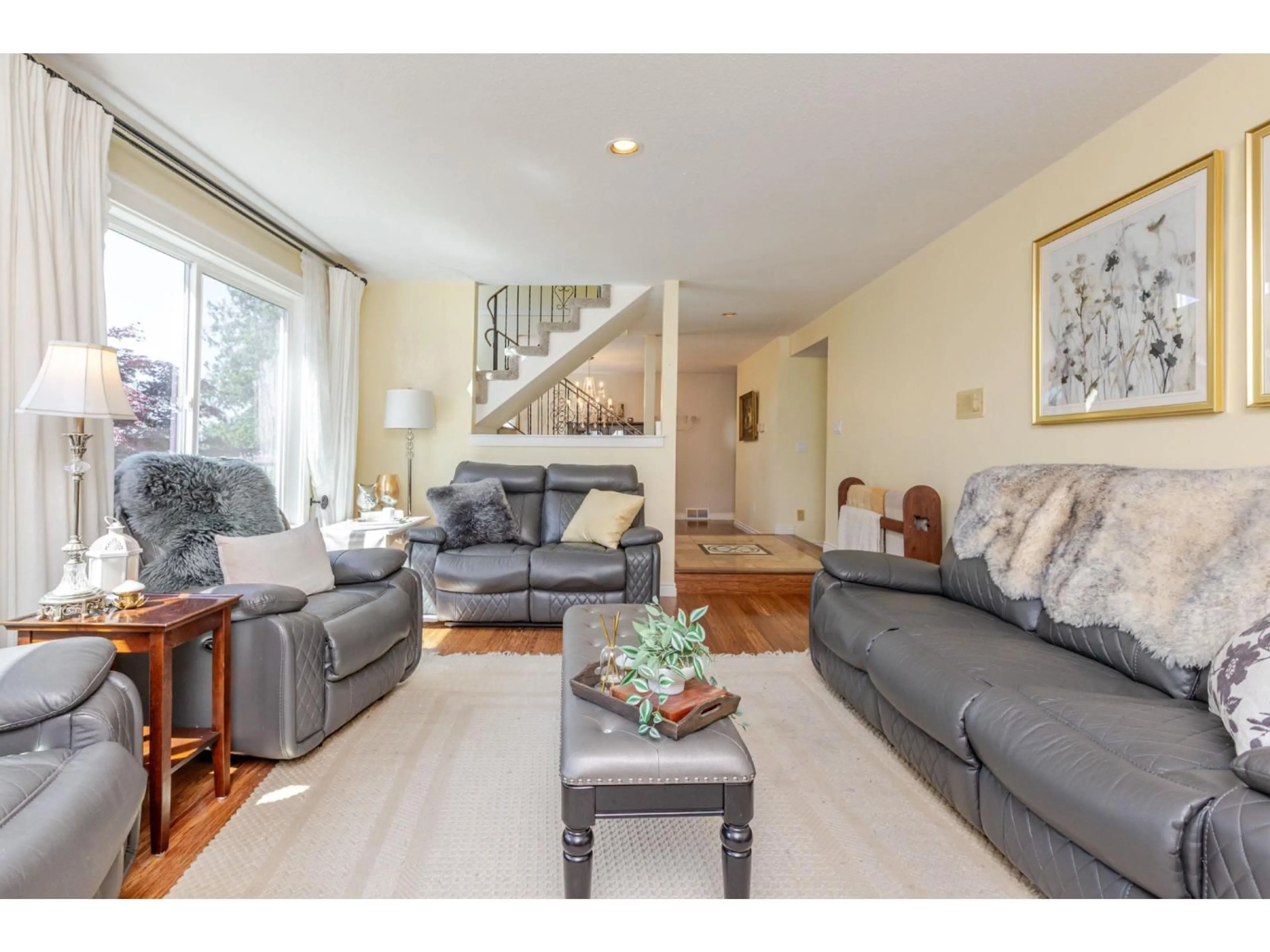 Living room with furniture, unknown for 35210 ROCKWELL DRIVE, Abbotsford British Columbia V3G2C9