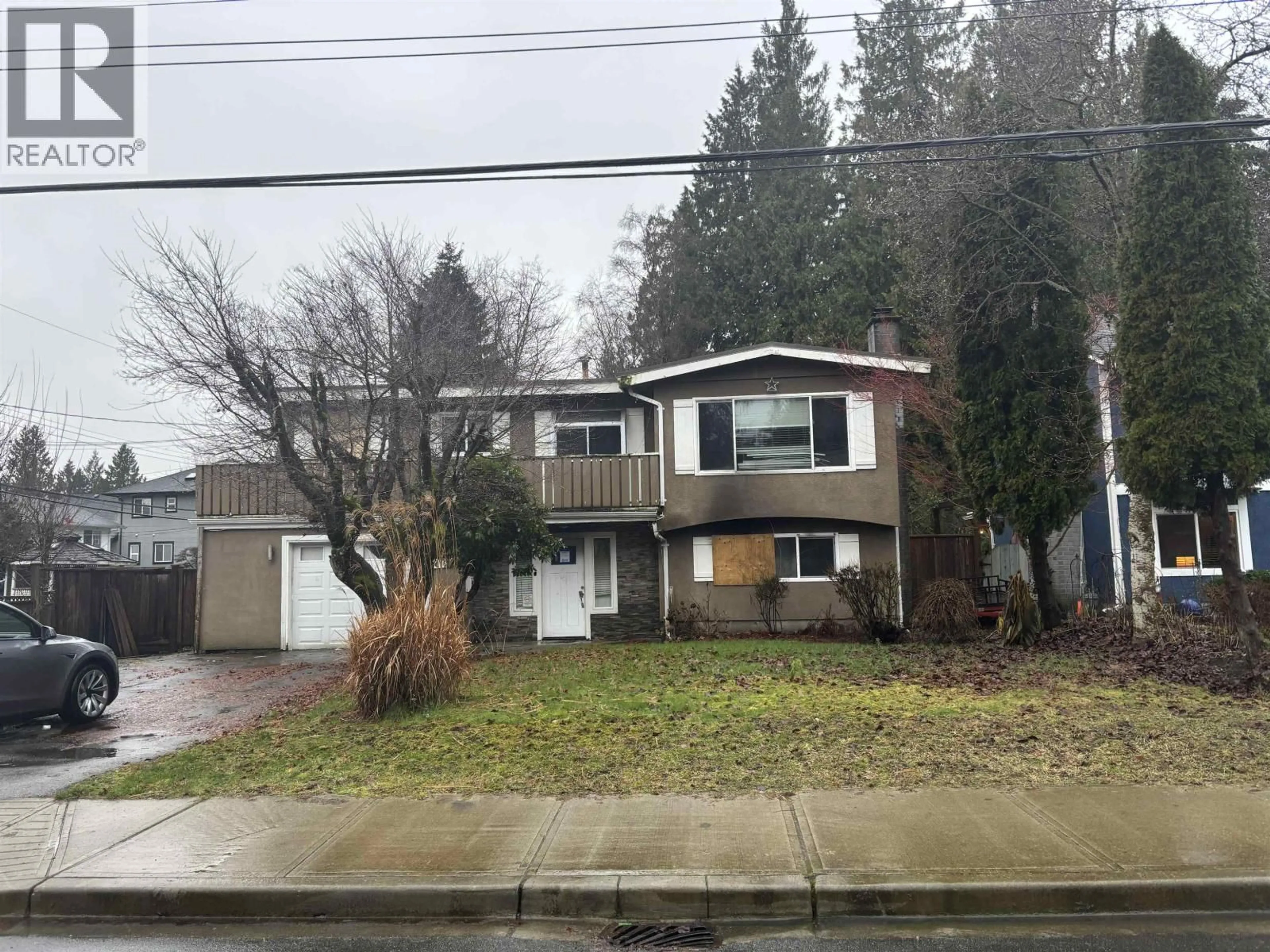 Home with vinyl exterior material, street for 2961 LARCH WAY, Port Coquitlam British Columbia V5B3K8