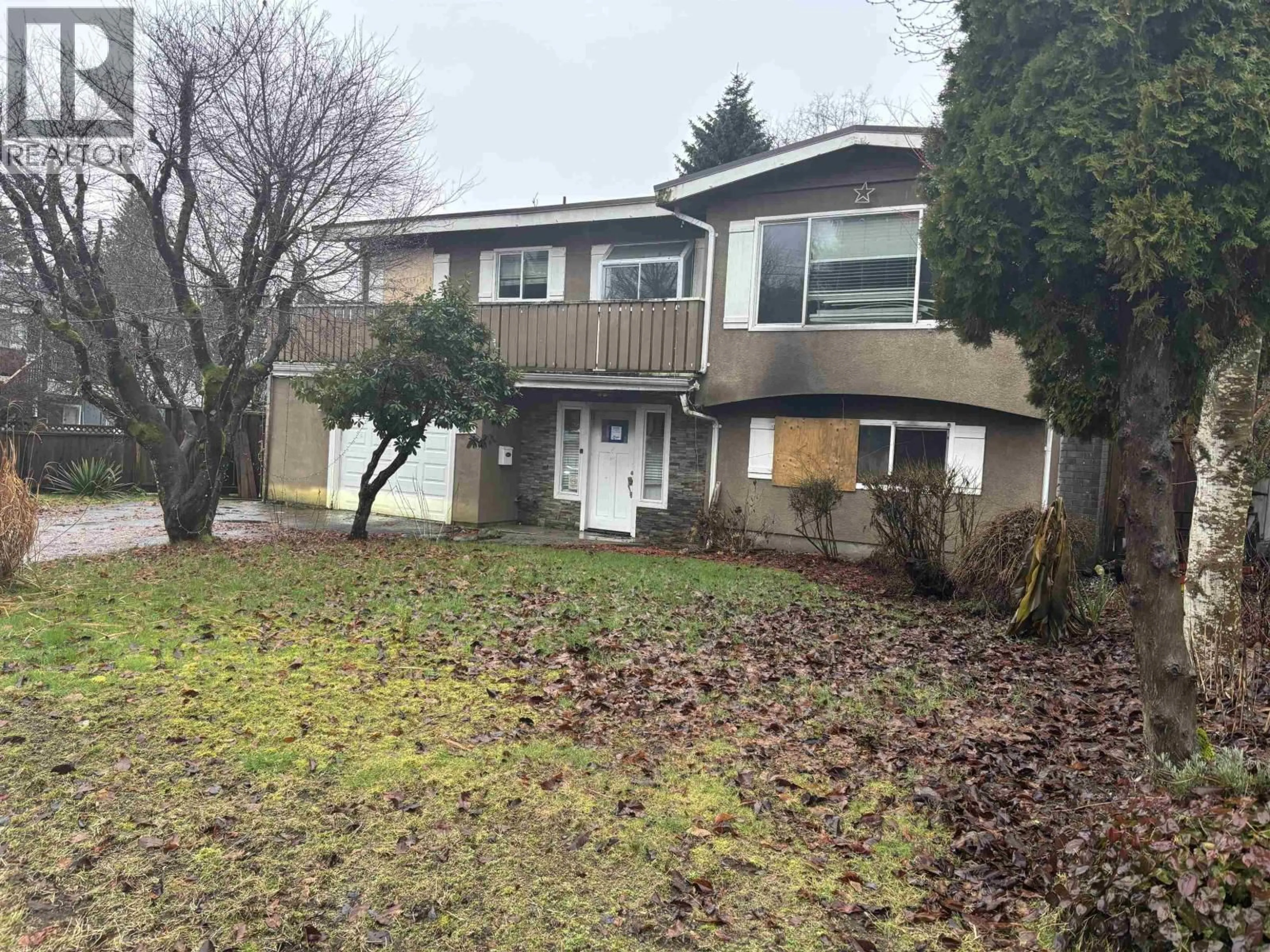 Home with vinyl exterior material, street for 2961 LARCH WAY, Port Coquitlam British Columbia V5B3K8