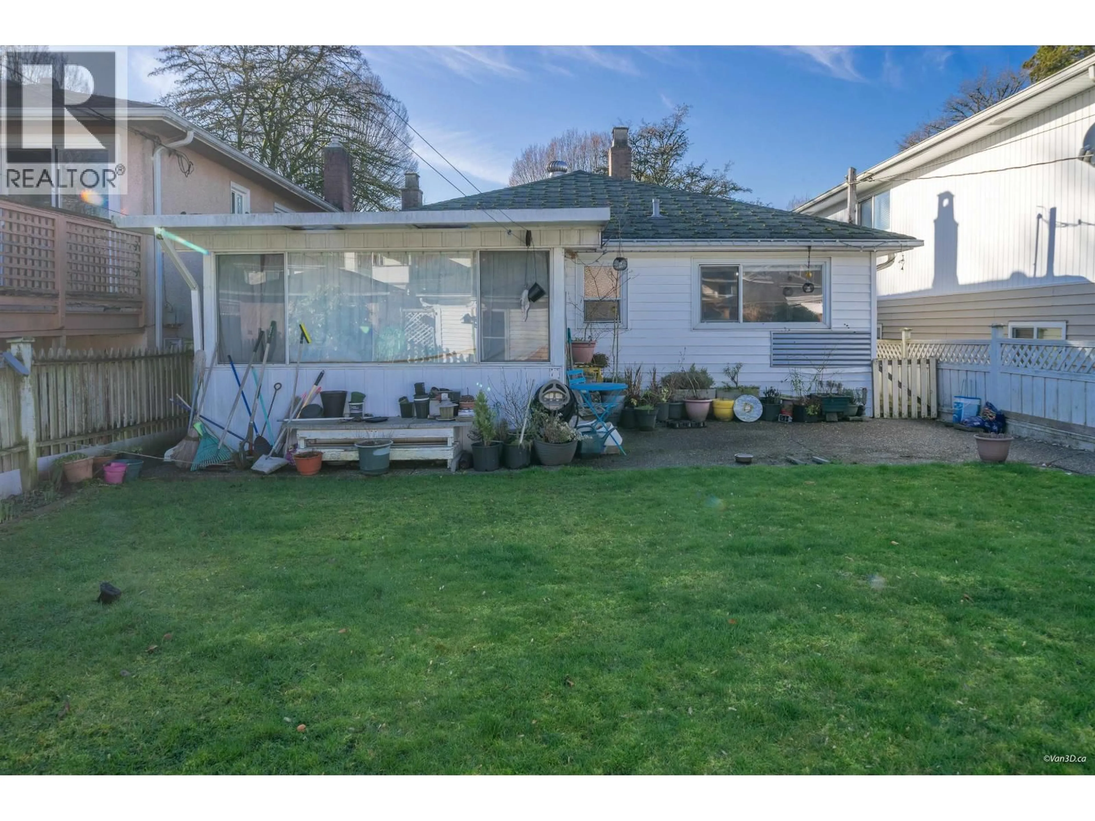 A pic from outside/outdoor area/front of a property/back of a property/a pic from drone, street for 5324 RHODES STREET, Vancouver British Columbia V5R3N8