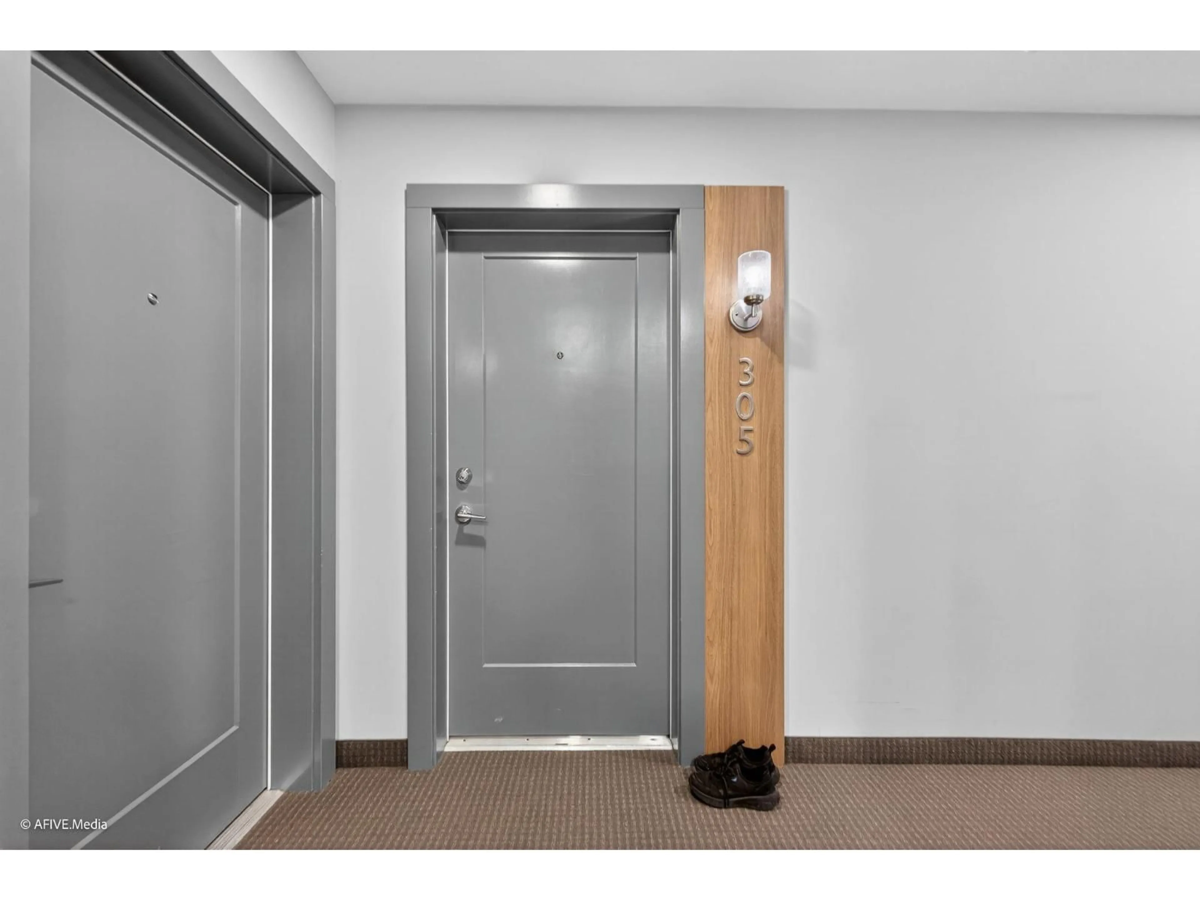 Indoor foyer for 305 - 32838 VENTURA AVENUE, Abbotsford British Columbia V2S0M5