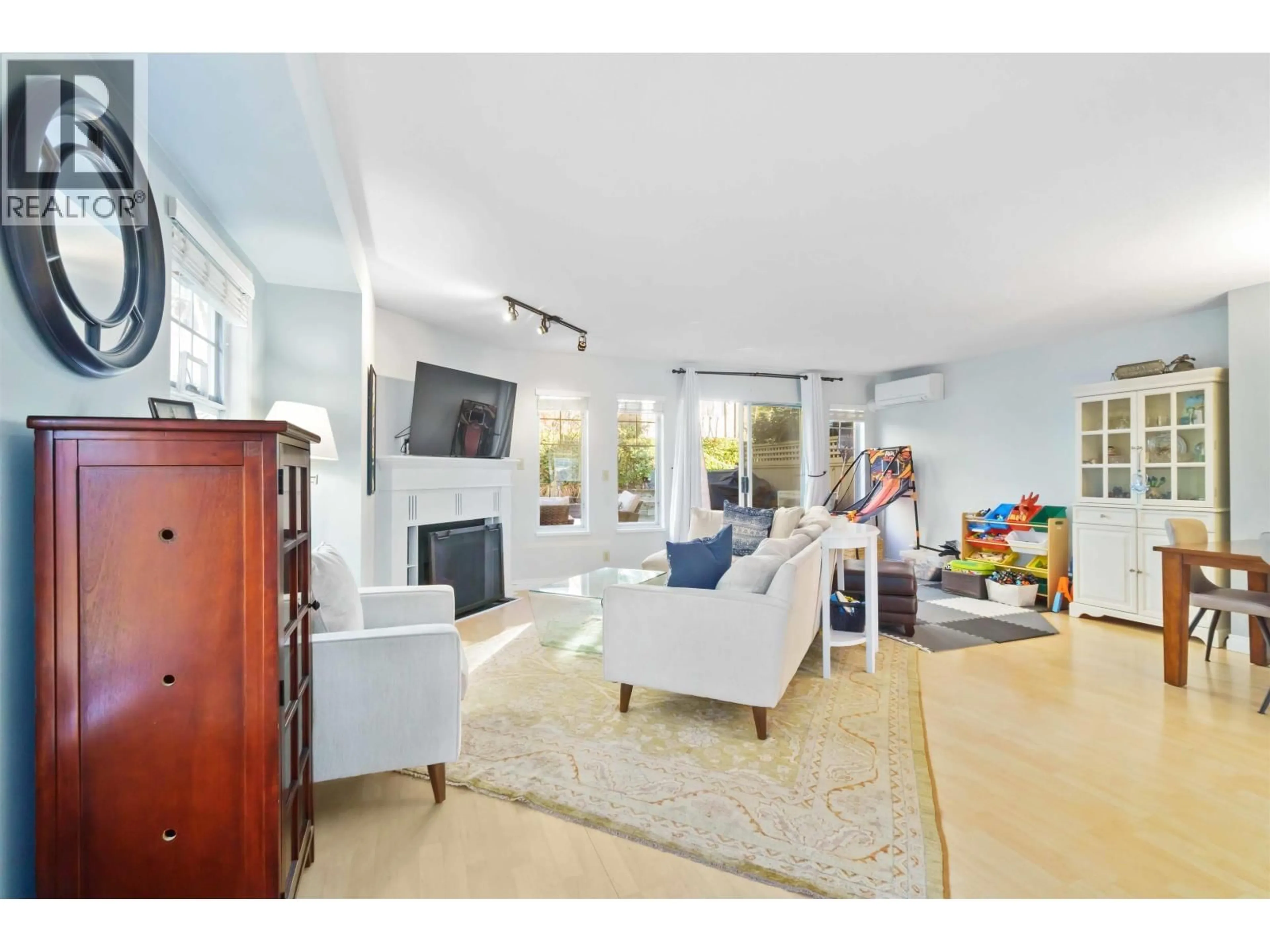 Living room with furniture, unknown for 16 - 795 NOONS CREEK DRIVE, Port Moody British Columbia V3H4V4