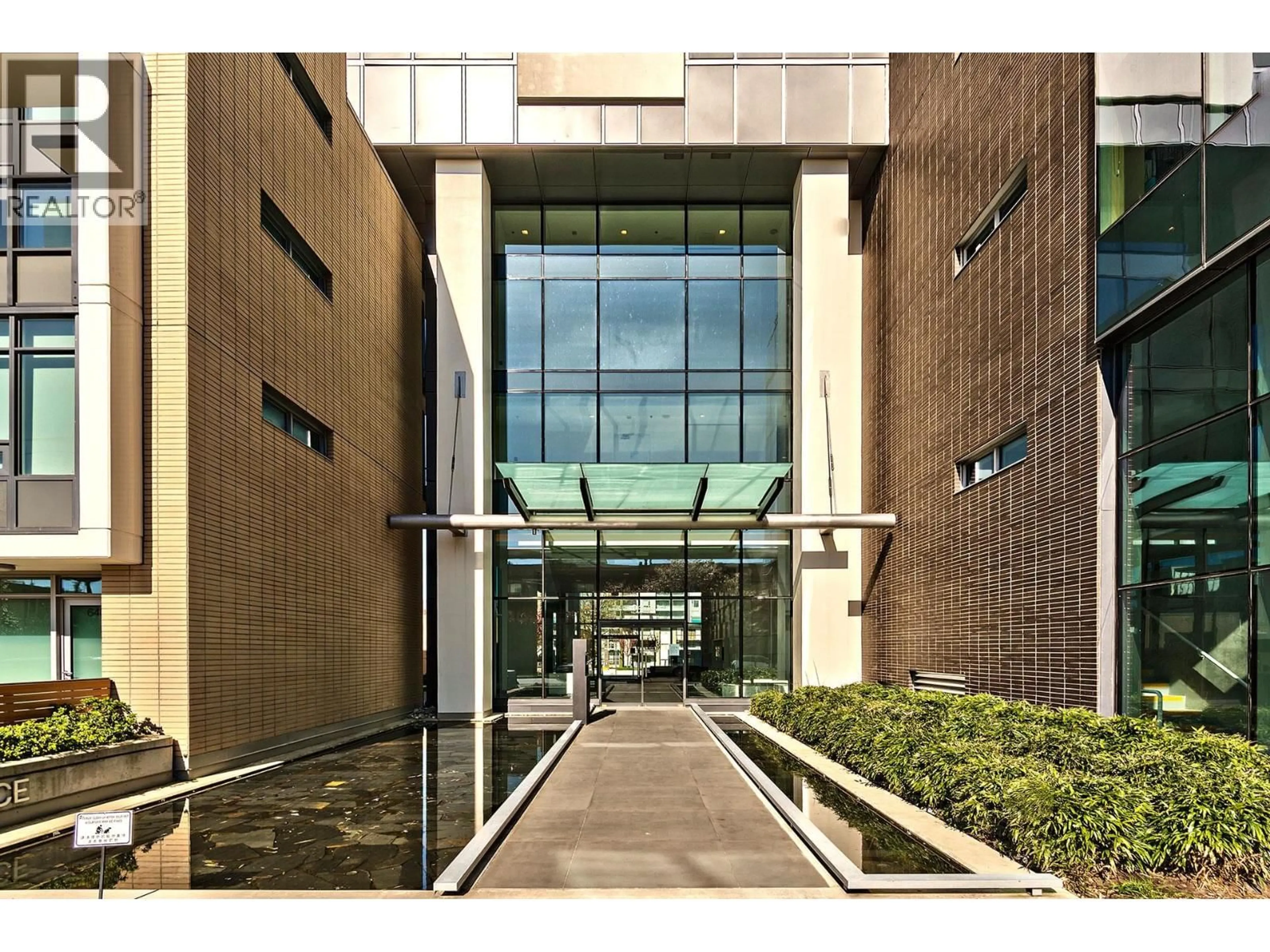 Indoor foyer for 603 - 6461 TELFORD AVENUE, Burnaby British Columbia V6H0B7