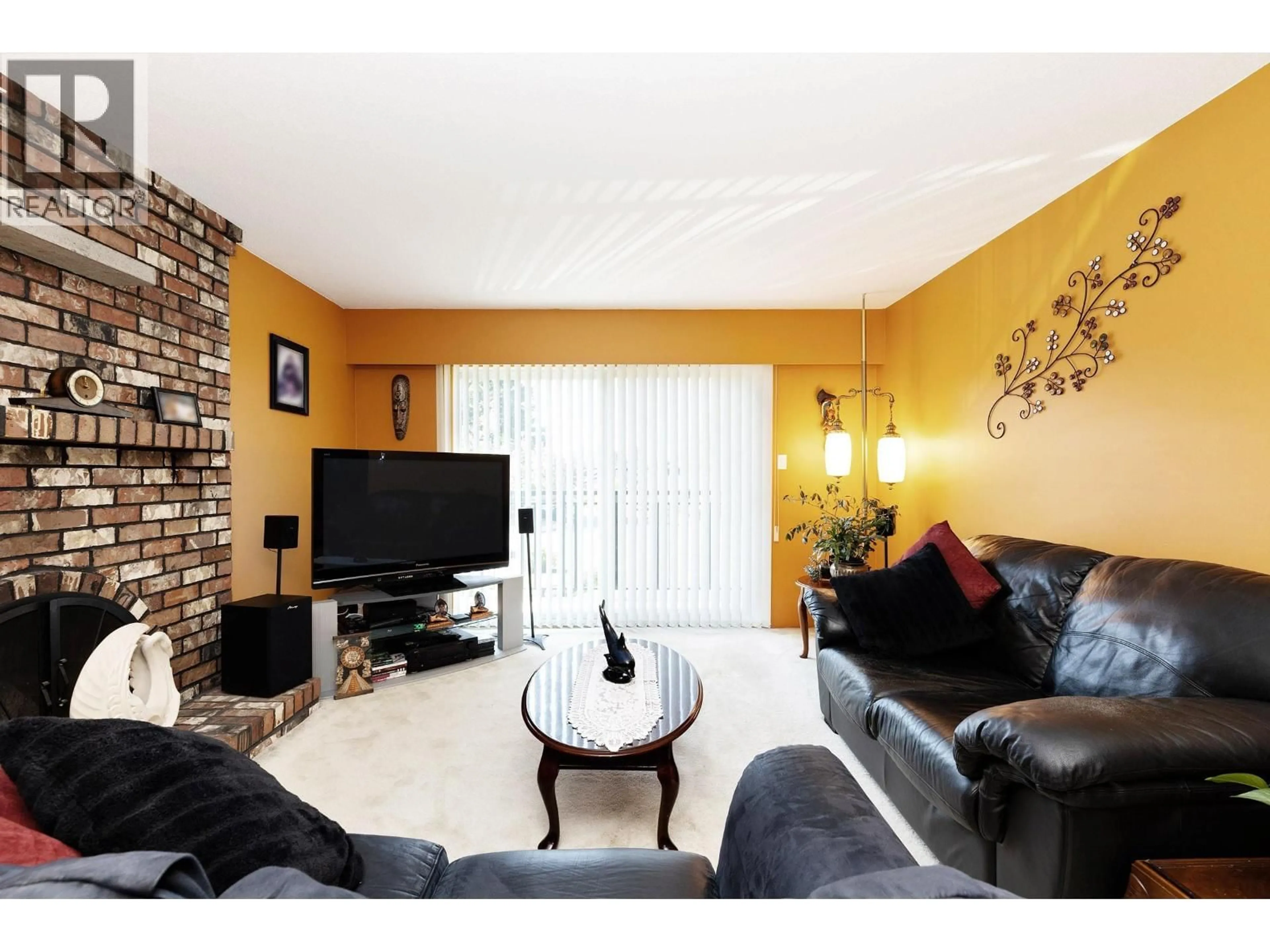 Living room with furniture, wood/laminate floor for 9971 SWANSEA DRIVE, Richmond British Columbia V7A1N5