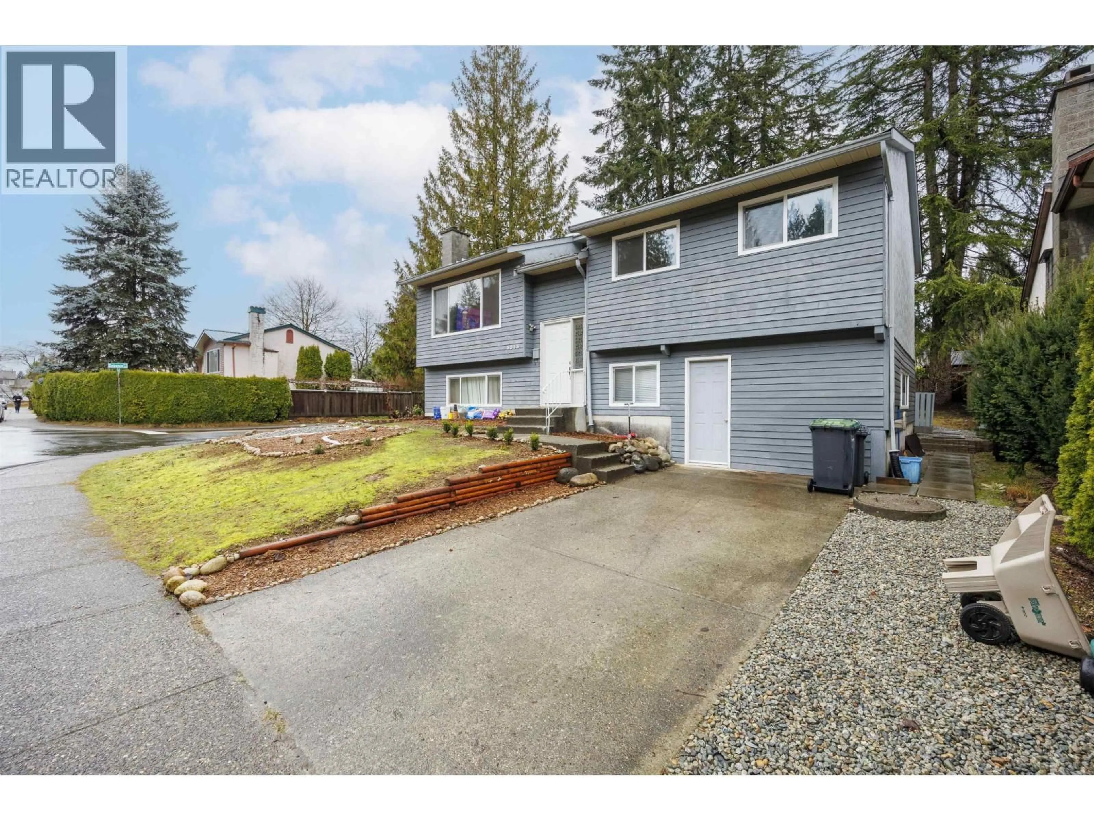 Home with vinyl exterior material, street for 3213 SALT SPRING AVENUE, Coquitlam British Columbia V3E1E6