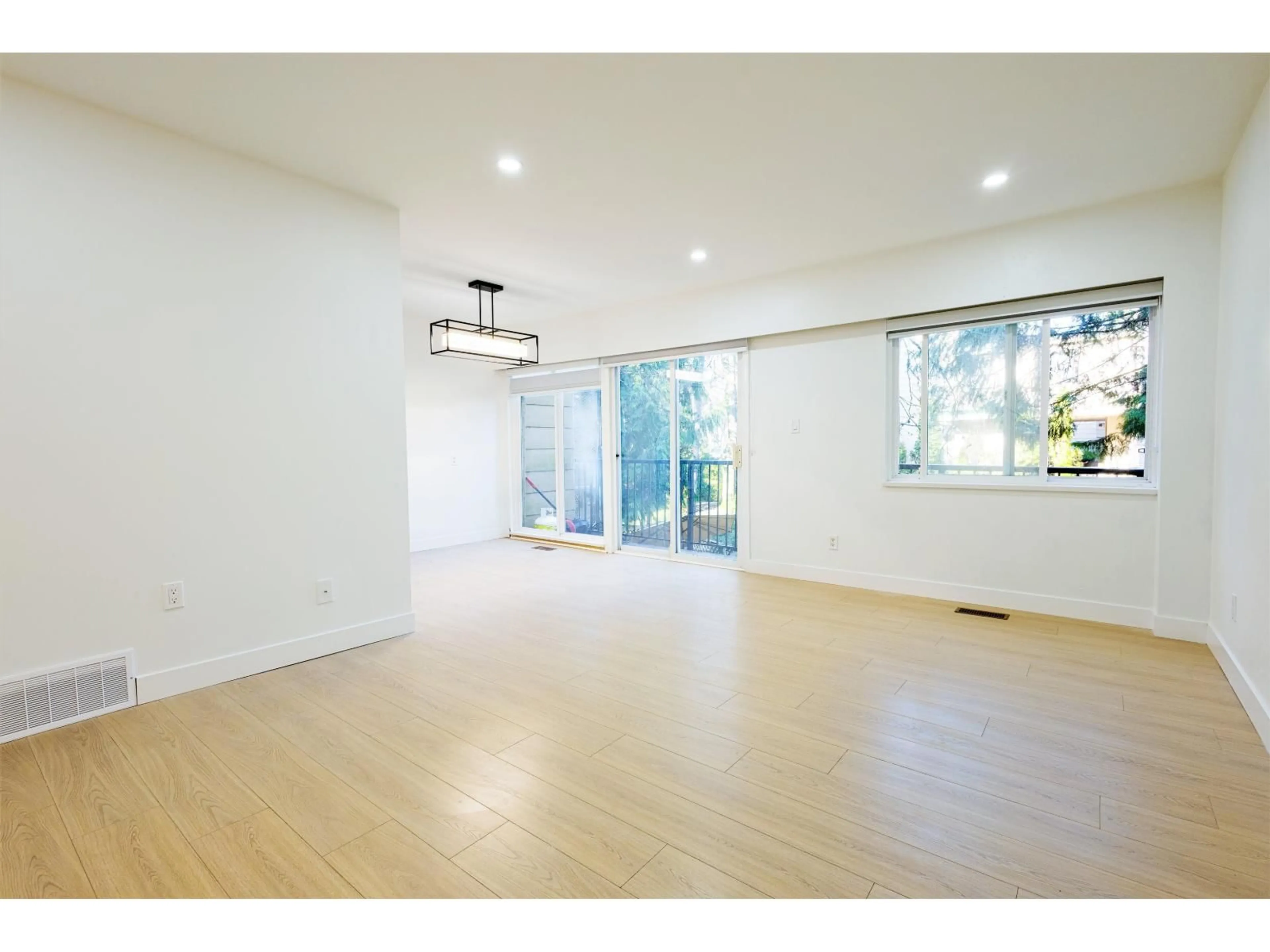 Unknown for 128 - 15225 105 AVENUE, Surrey British Columbia V3R1R9