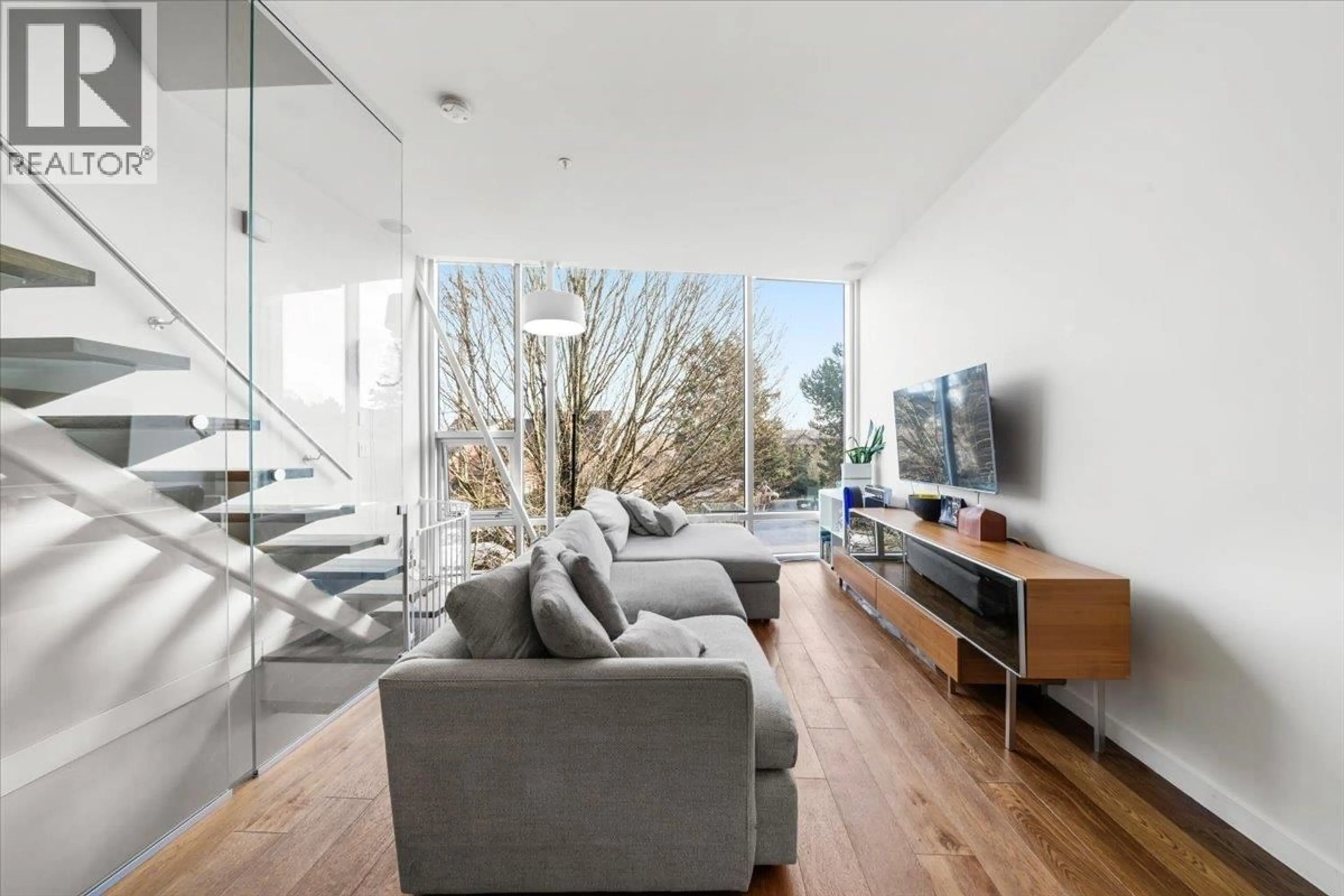 Living room with furniture, unknown for 3485 VICTORIA DRIVE, Vancouver British Columbia V5N4M5