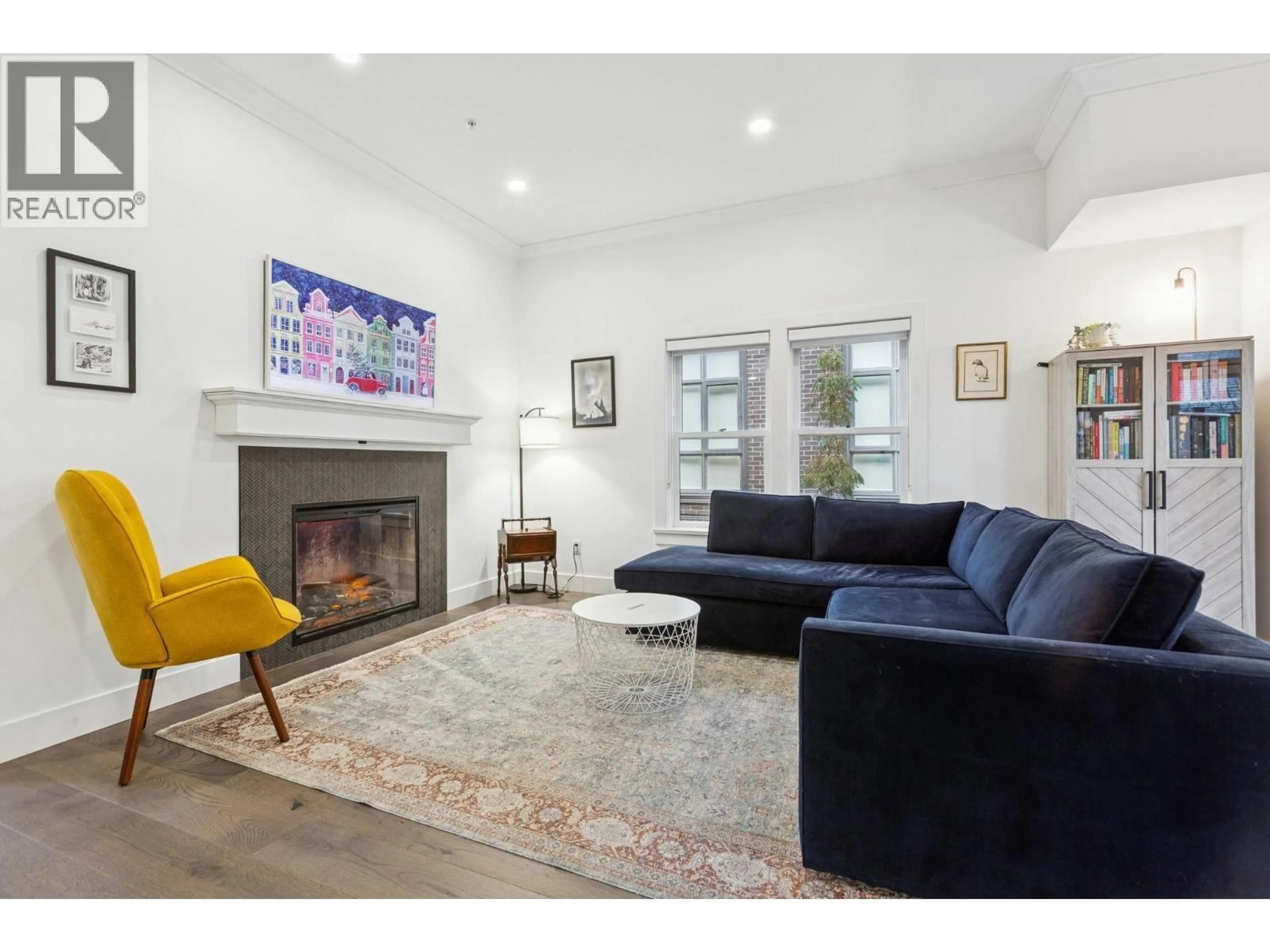 Living room with furniture, unknown for 612 BRANTFORD STREET, New Westminster British Columbia V3M1W7