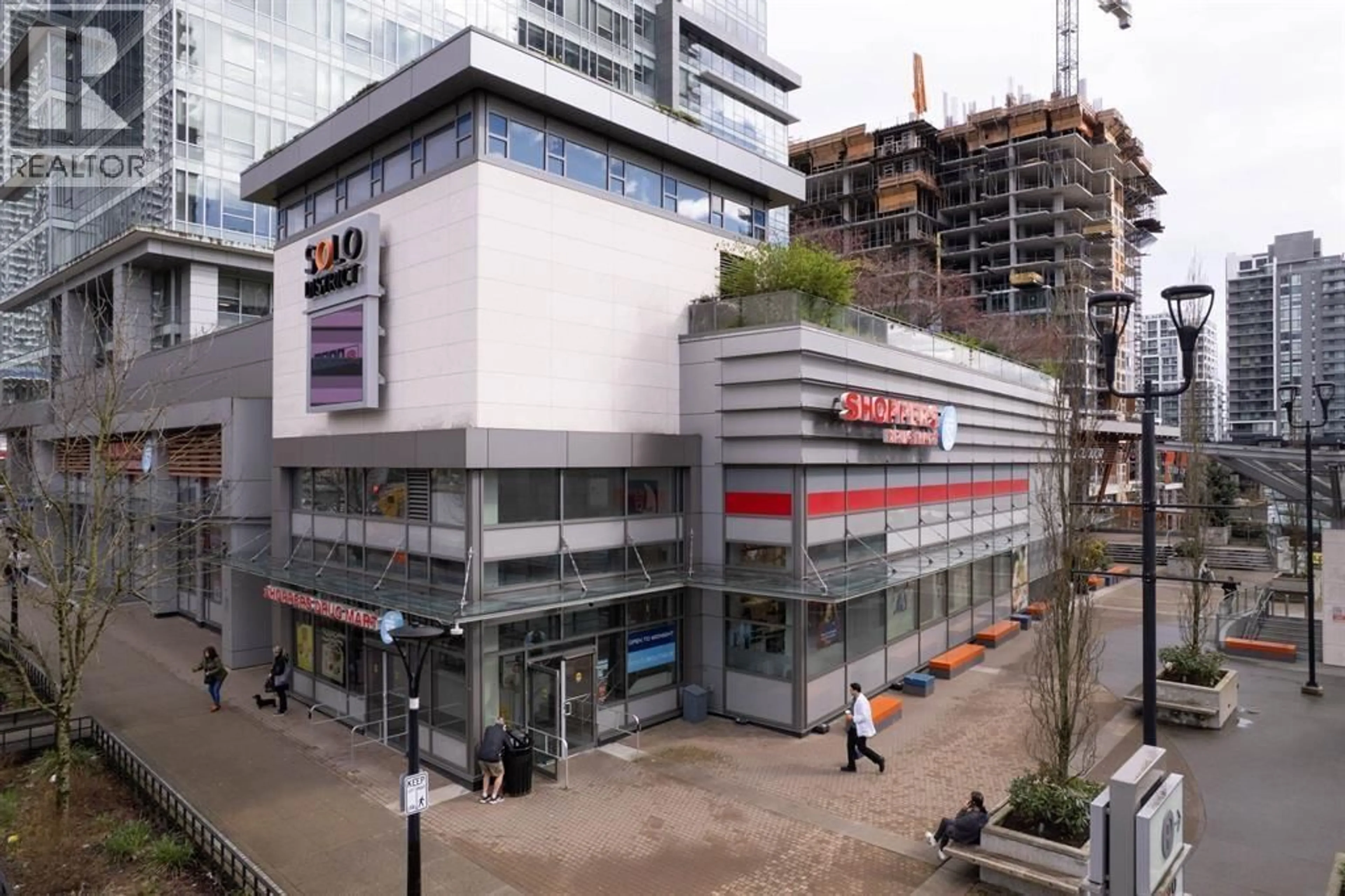 A pic from outside/outdoor area/front of a property/back of a property/a pic from drone, building for 809 - 2008 ROSSER AVENUE, Burnaby British Columbia V5C0H8