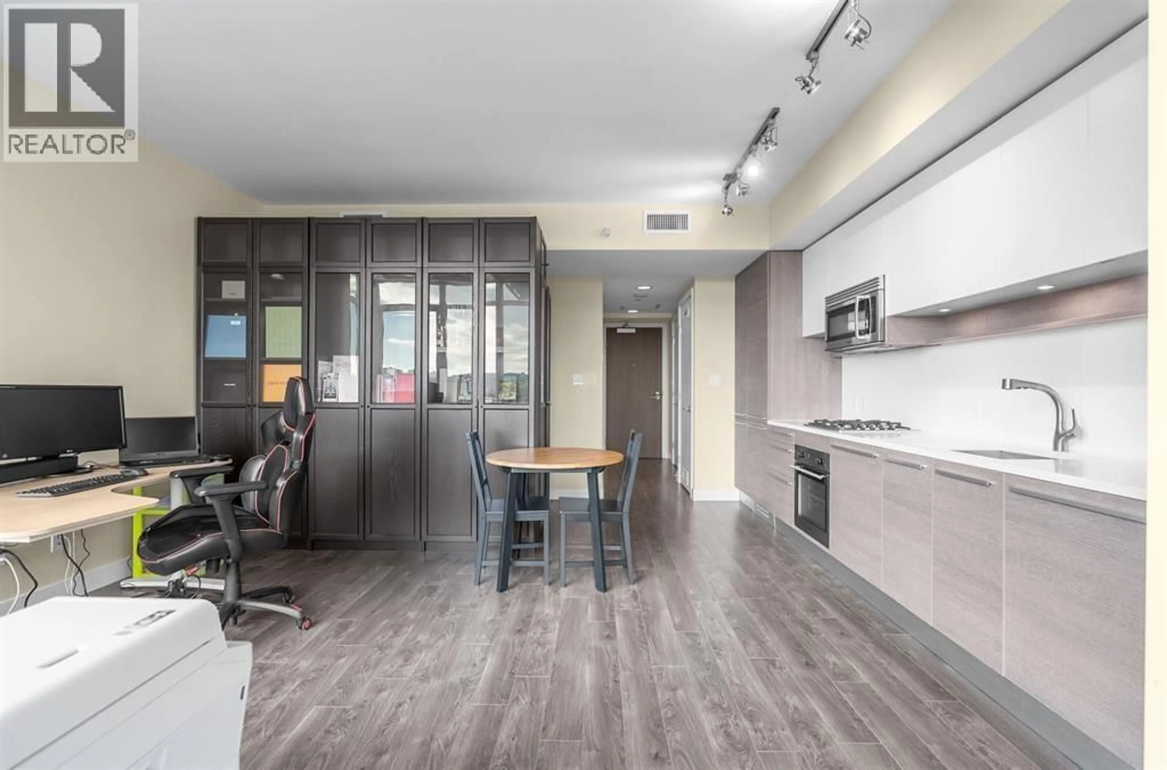 Open concept kitchen, wood/laminate floor for 809 - 2008 ROSSER AVENUE, Burnaby British Columbia V5C0H8