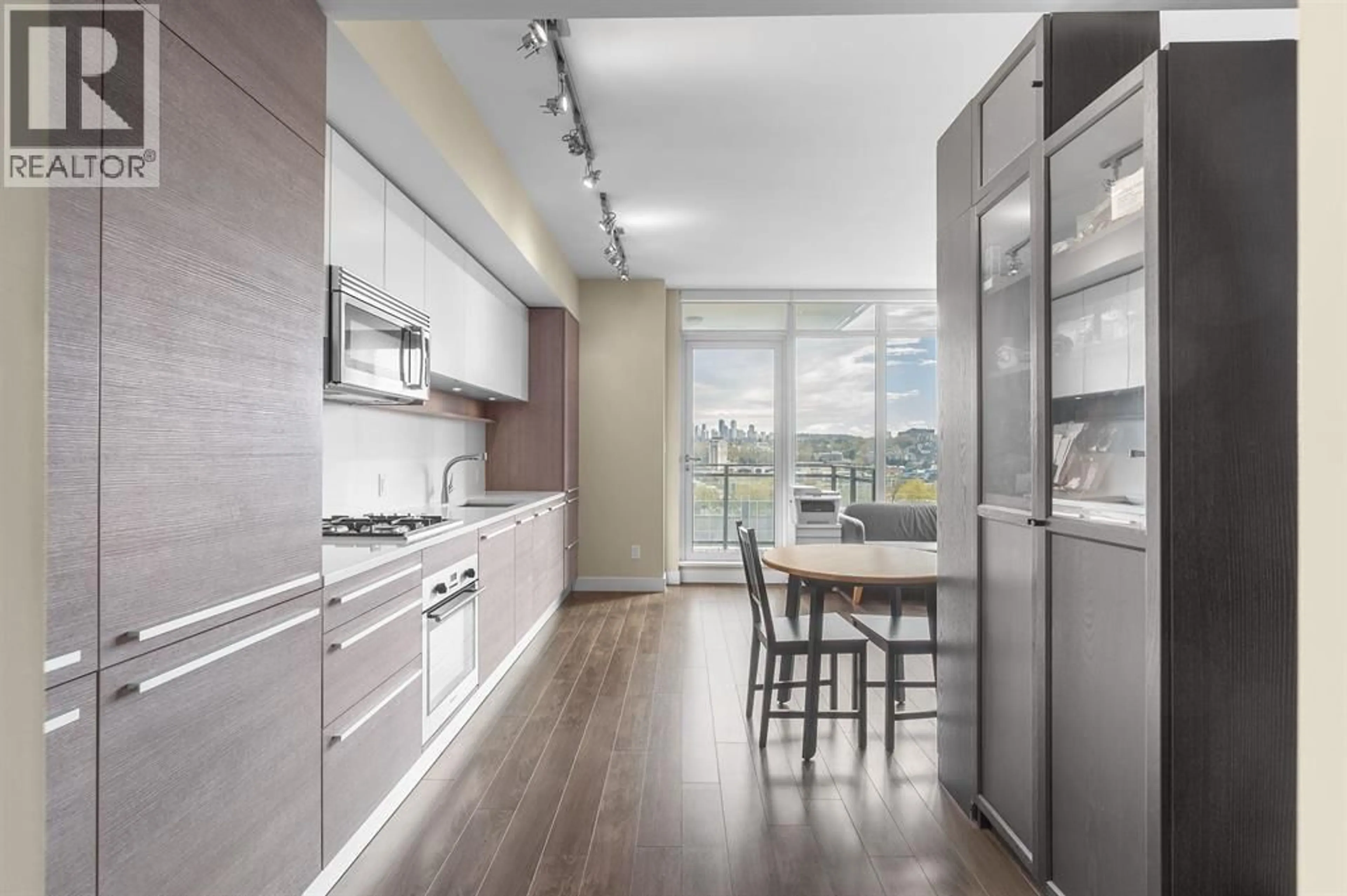 Contemporary kitchen, unknown for 809 - 2008 ROSSER AVENUE, Burnaby British Columbia V5C0H8