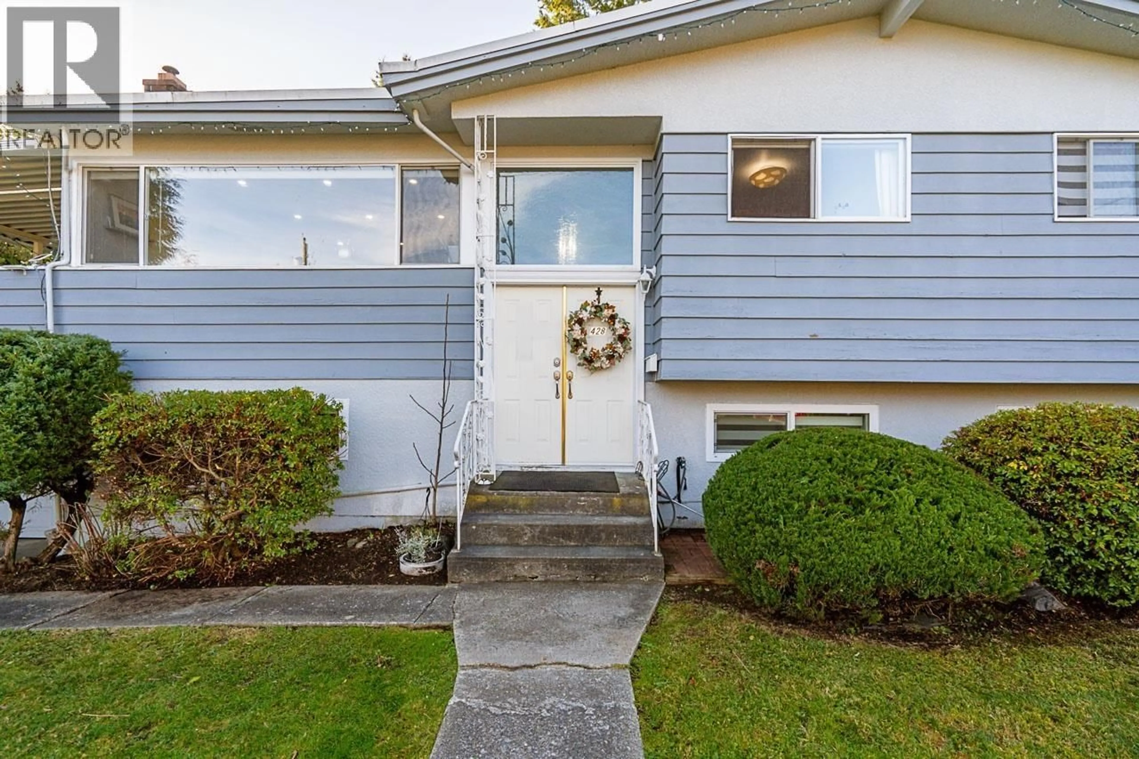 Home with vinyl exterior material, street for 428 MIDVALE STREET, Coquitlam British Columbia V3K5H5