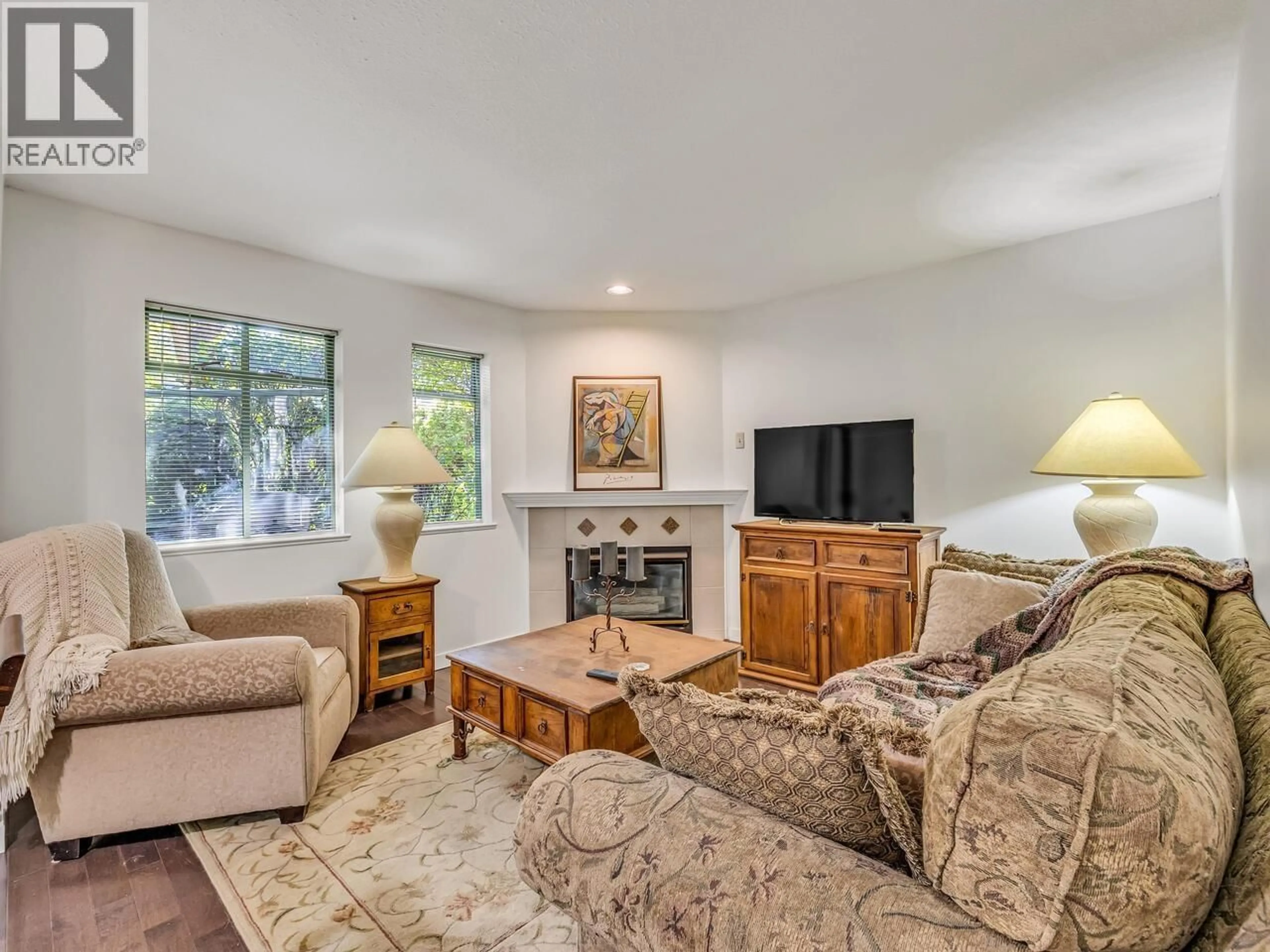 Living room with furniture, unknown for 204 - 6735 STATION HILL COURT, Burnaby British Columbia V3N4W5