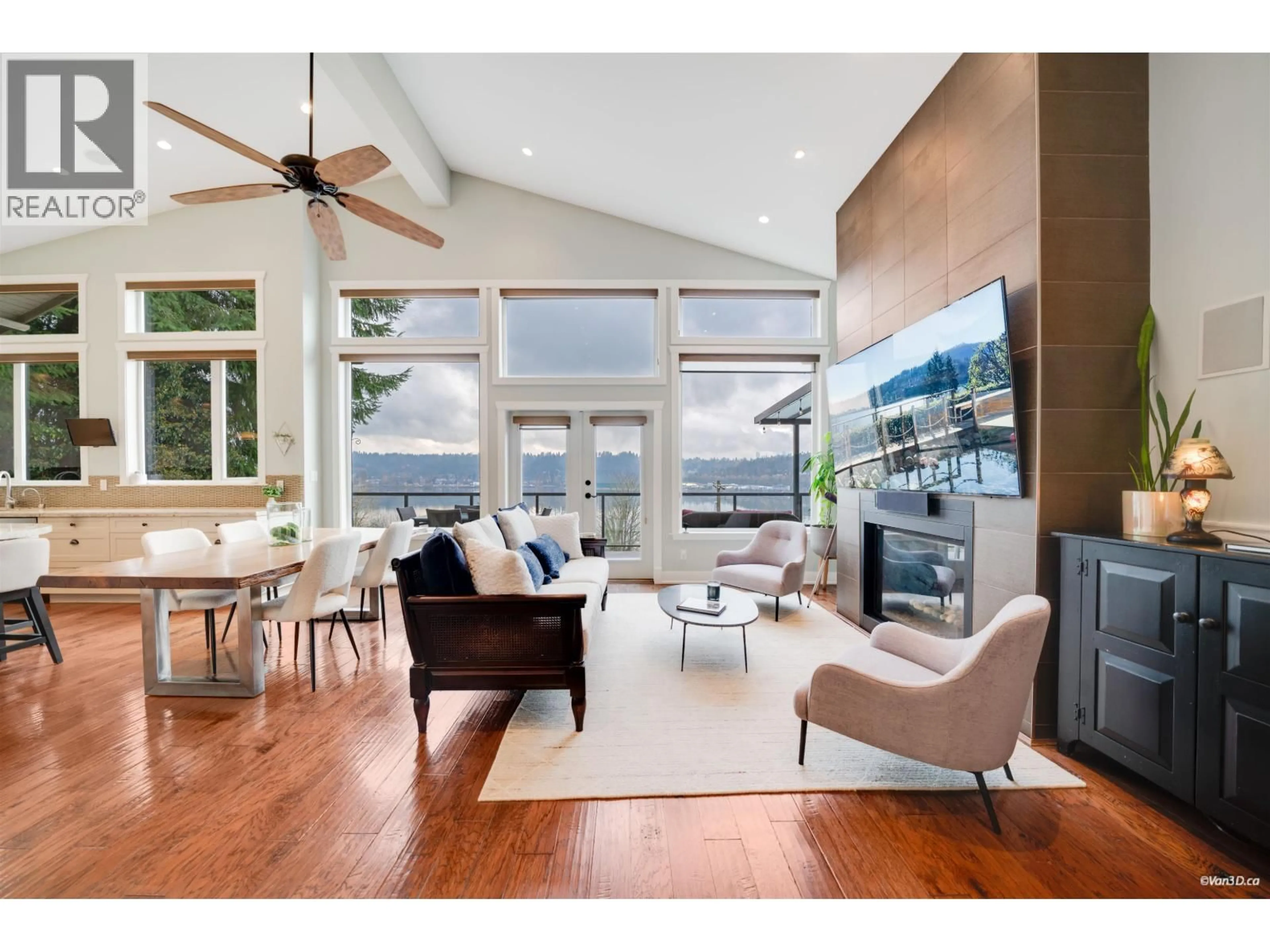 Living room with furniture, wood/laminate floor for 920 BARBER STREET, Port Moody British Columbia V3H3V4