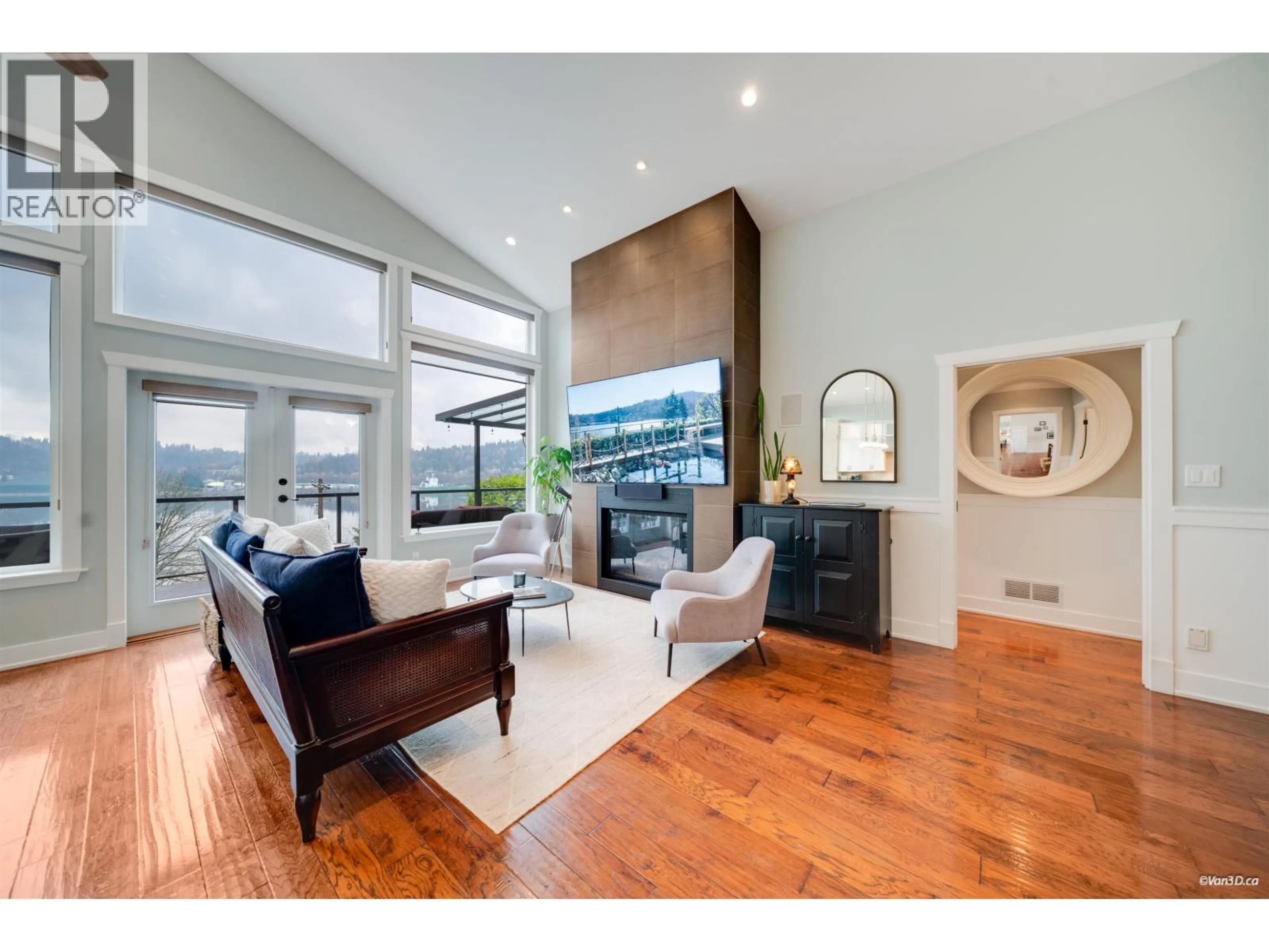 Living room with furniture, wood/laminate floor for 920 BARBER STREET, Port Moody British Columbia V3H3V4