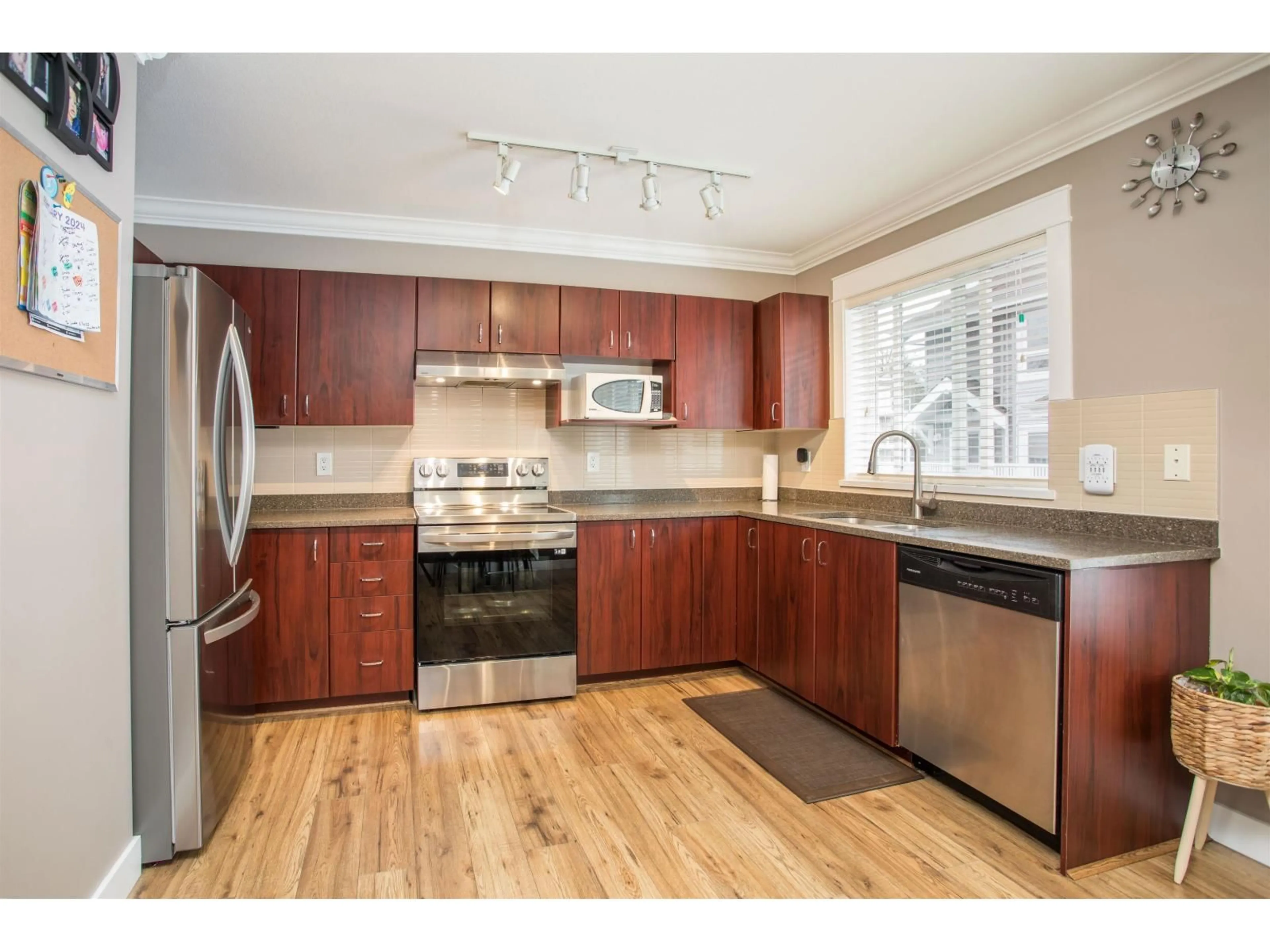 Standard kitchen, wood/laminate floor for 3 - 8968 208 STREET, Langley British Columbia V1M4C5
