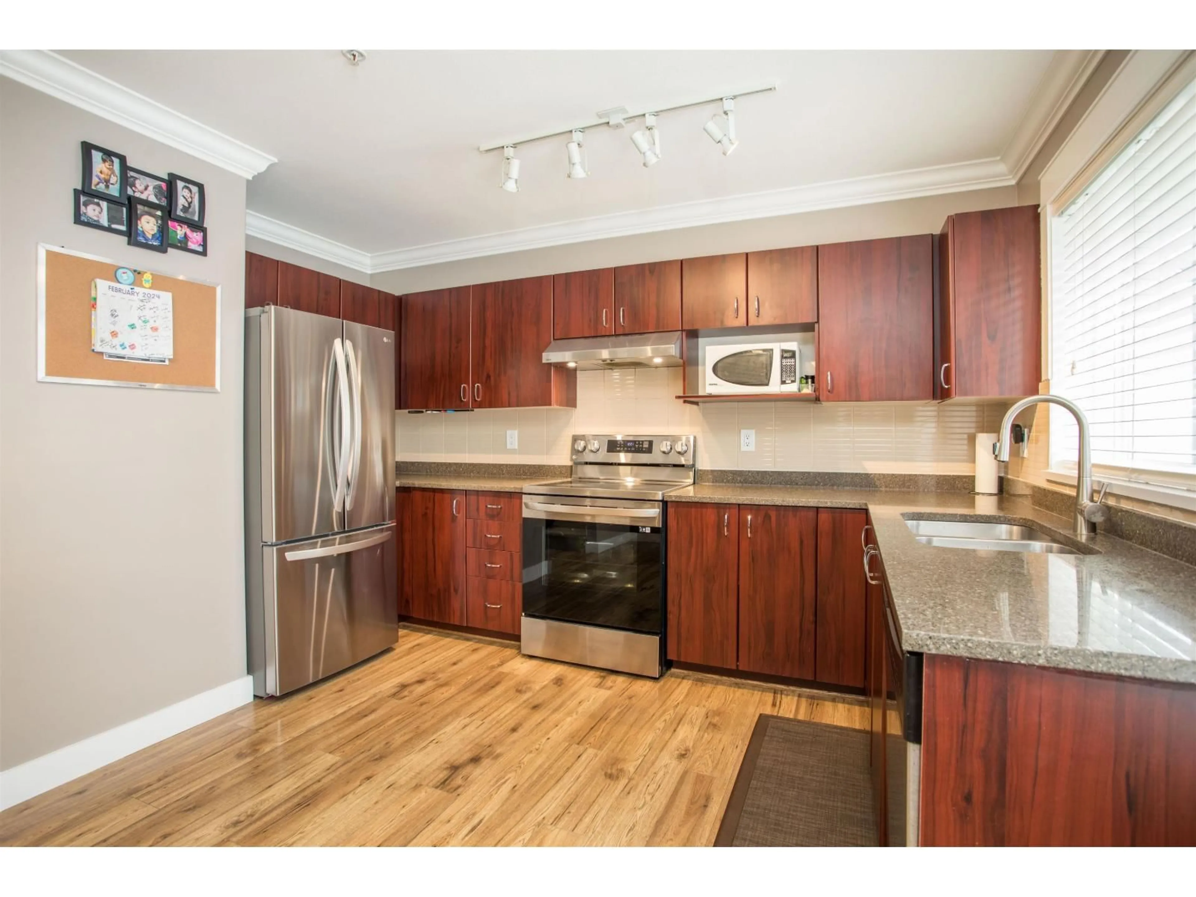 Standard kitchen, wood/laminate floor for 3 - 8968 208 STREET, Langley British Columbia V1M4C5
