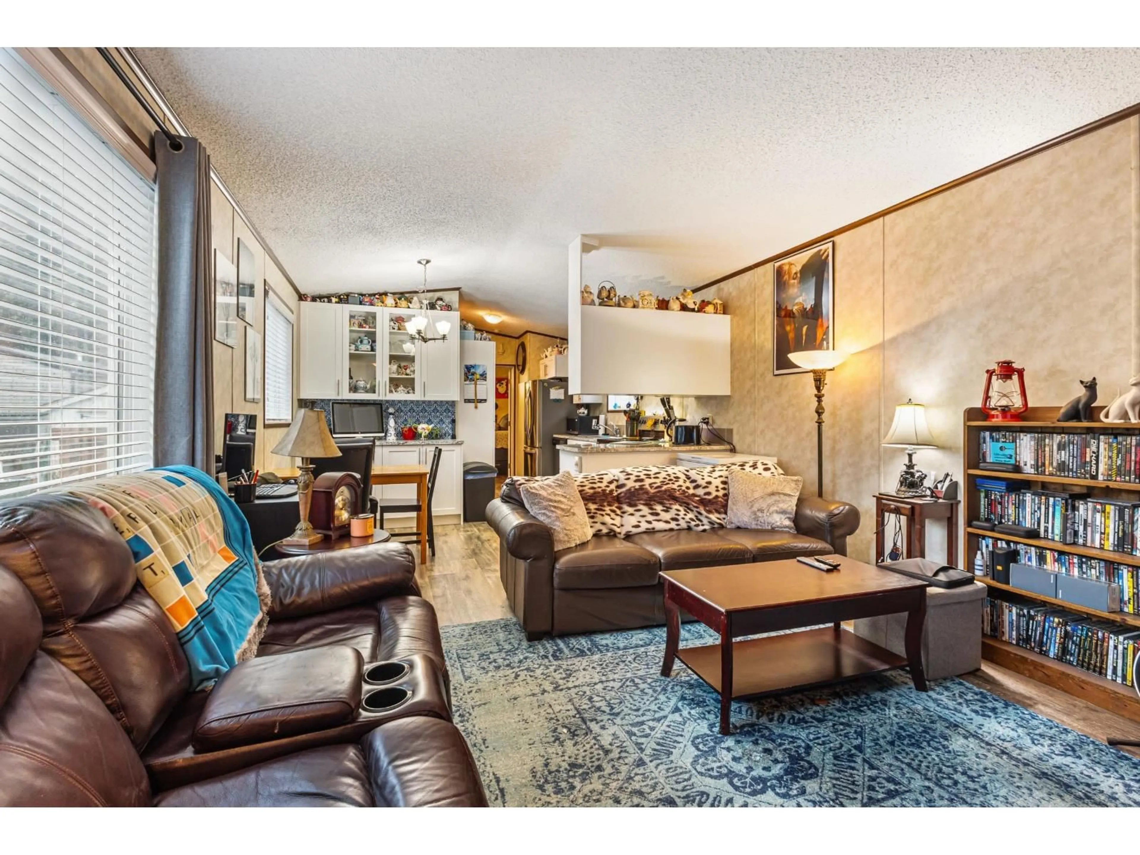 Living room with furniture, unknown for 18 - 3942 COLUMBIA VALLEY ROAD, Cultus Lake British Columbia V2R5B1