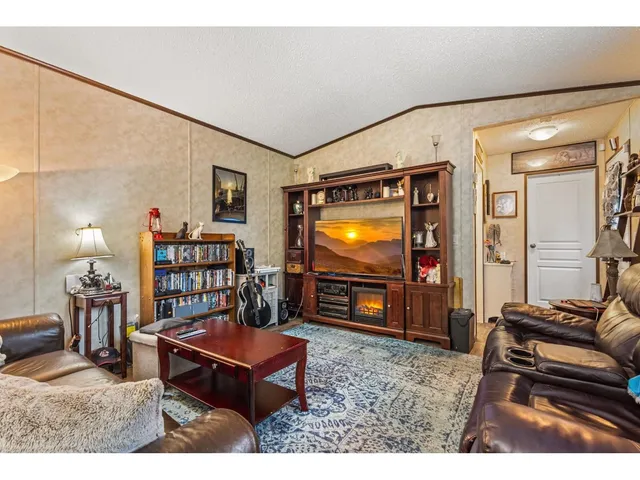 18 - 3942 COLUMBIA VALLEY ROAD, Cultus Lake 5