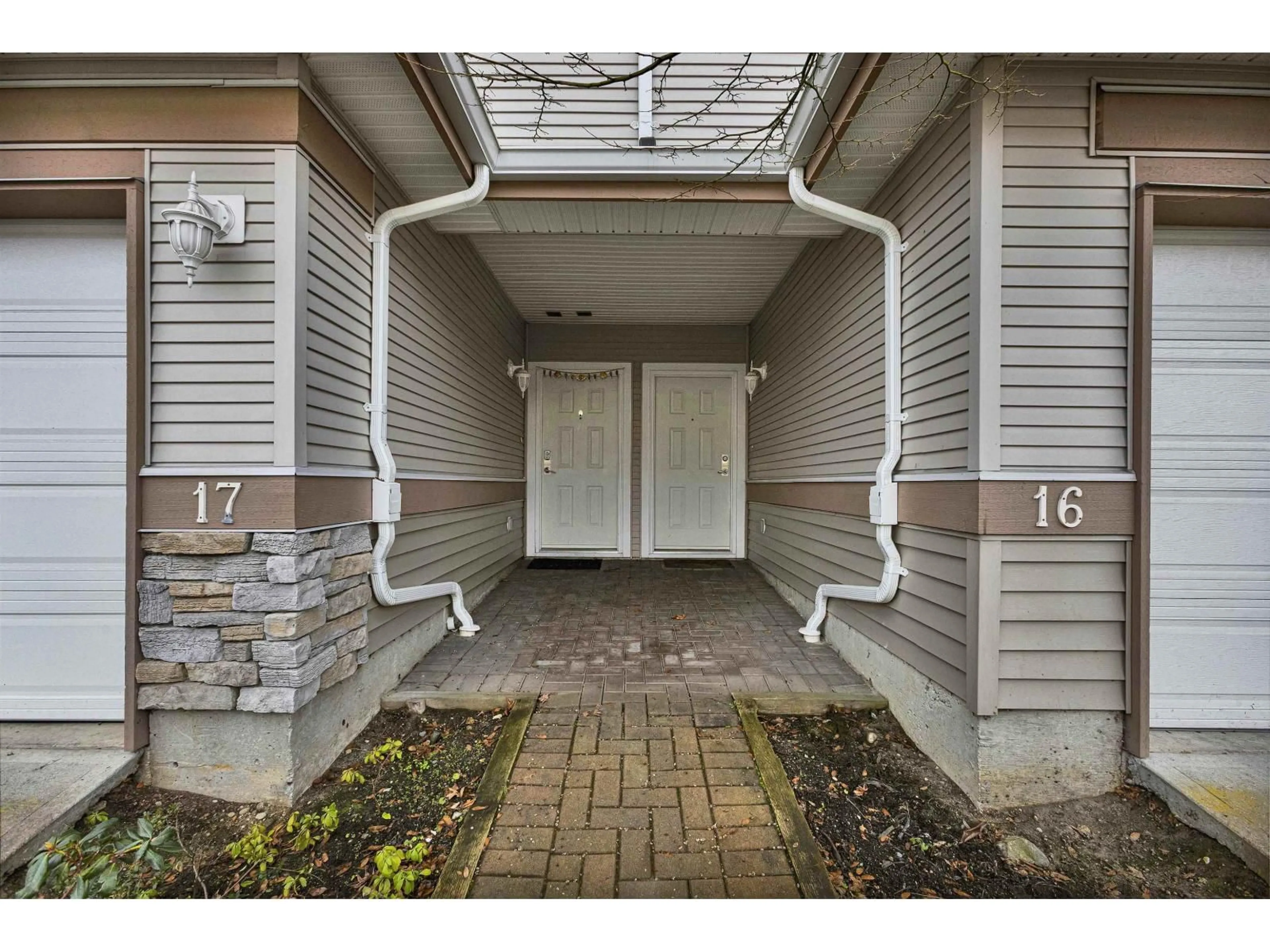 Indoor entryway for 16 - 11860 RIVER ROAD, Surrey British Columbia V3V2V7