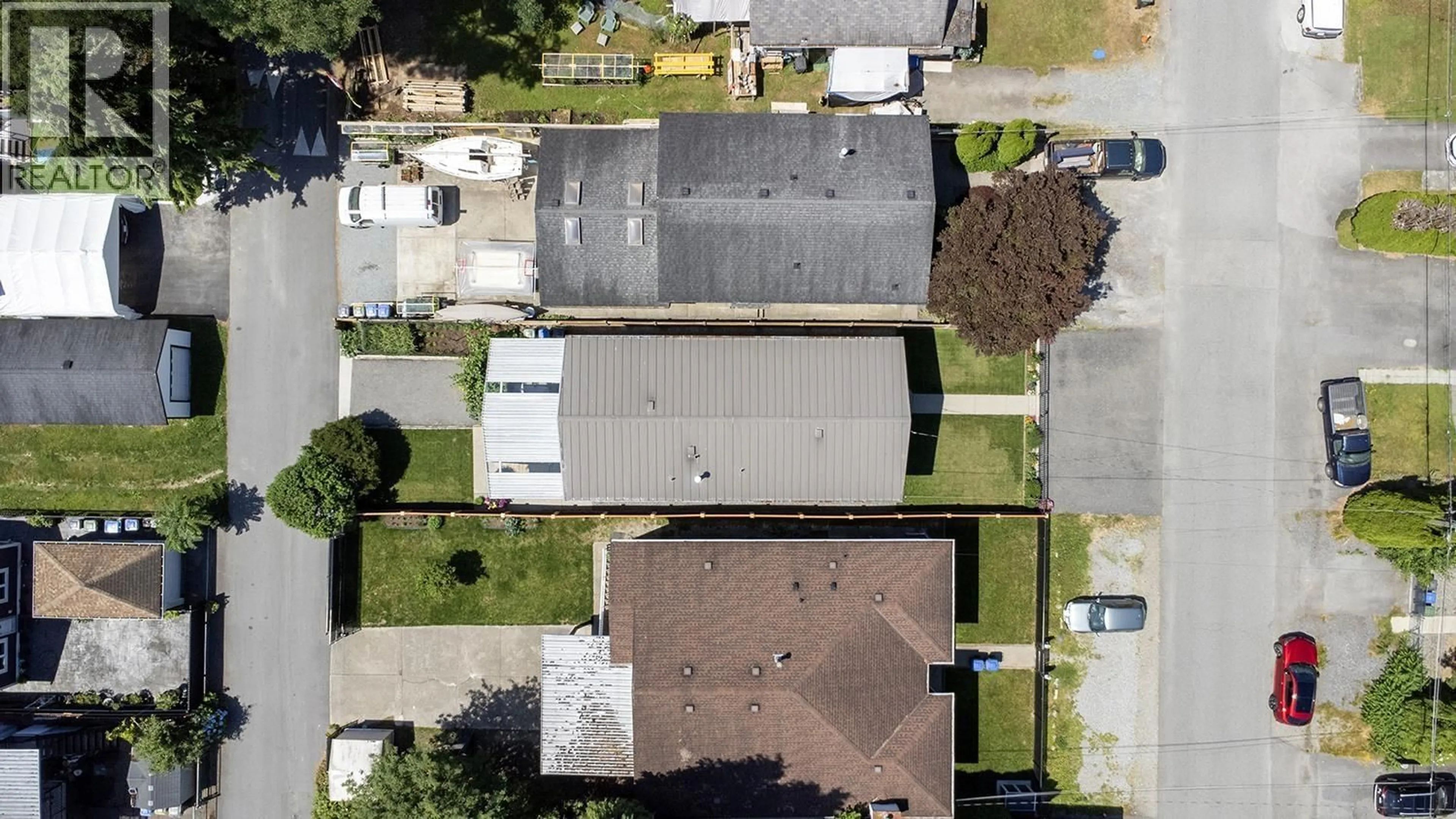 A pic from outside/outdoor area/front of a property/back of a property/a pic from drone, street for 2142 GRANT AVENUE, Port Coquitlam British Columbia V3B1R2