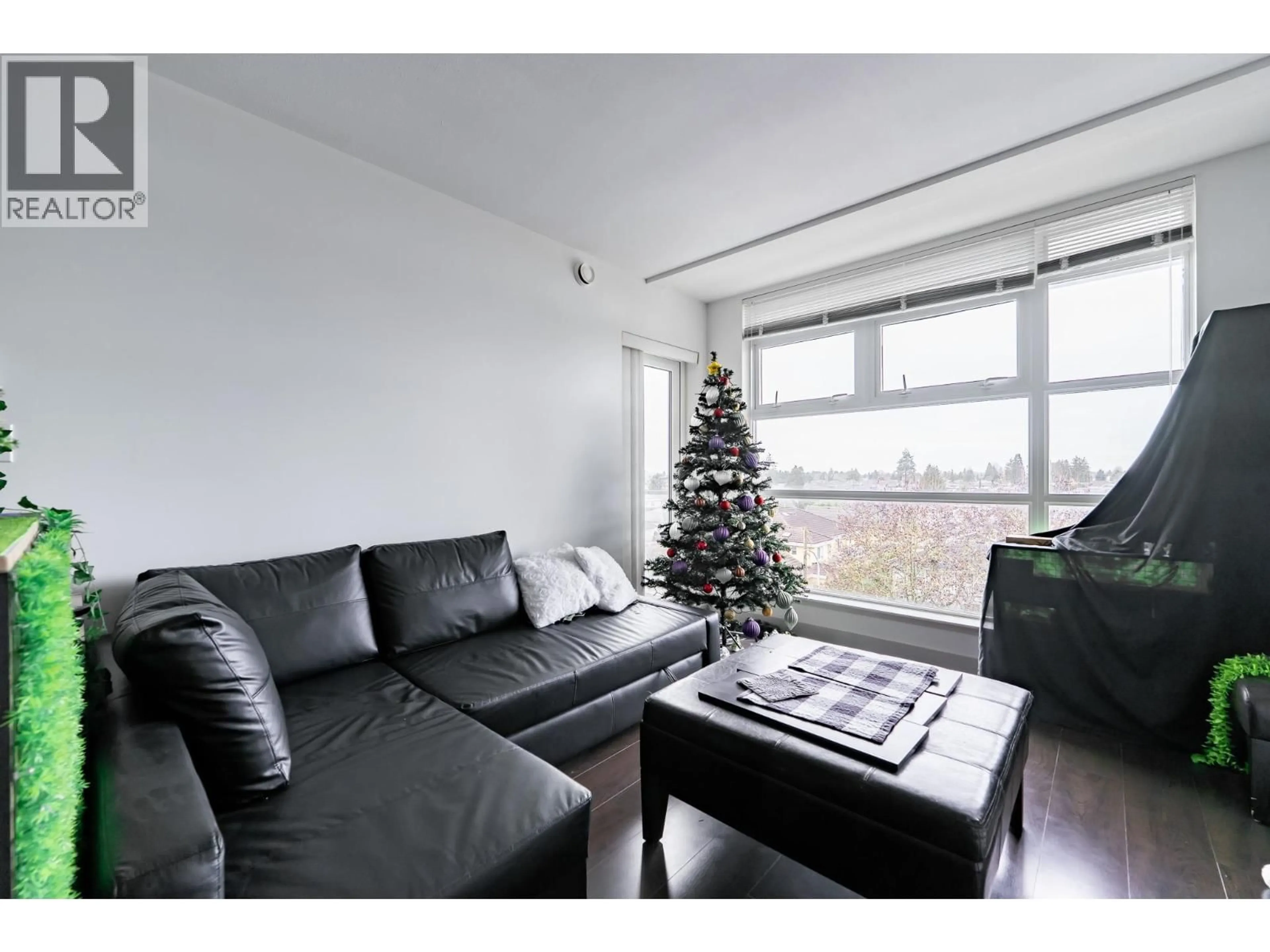 Living room with furniture, wood/laminate floor for 400 - 10020 DUNOON DRIVE, Richmond British Columbia V7A0A7