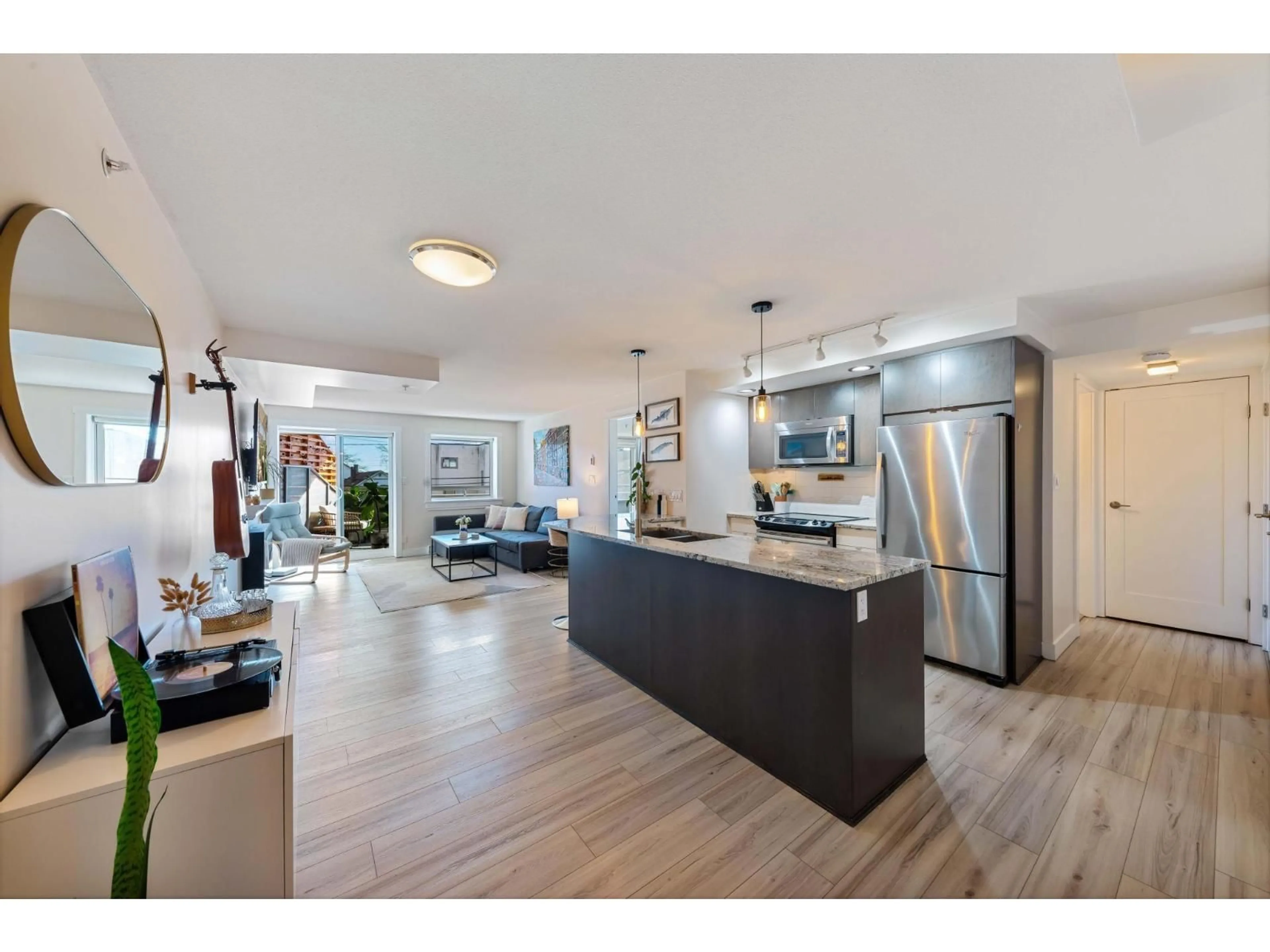 Open concept kitchen, unknown for 202 - 14955 VICTORIA AVENUE, White Rock British Columbia V4B1G2
