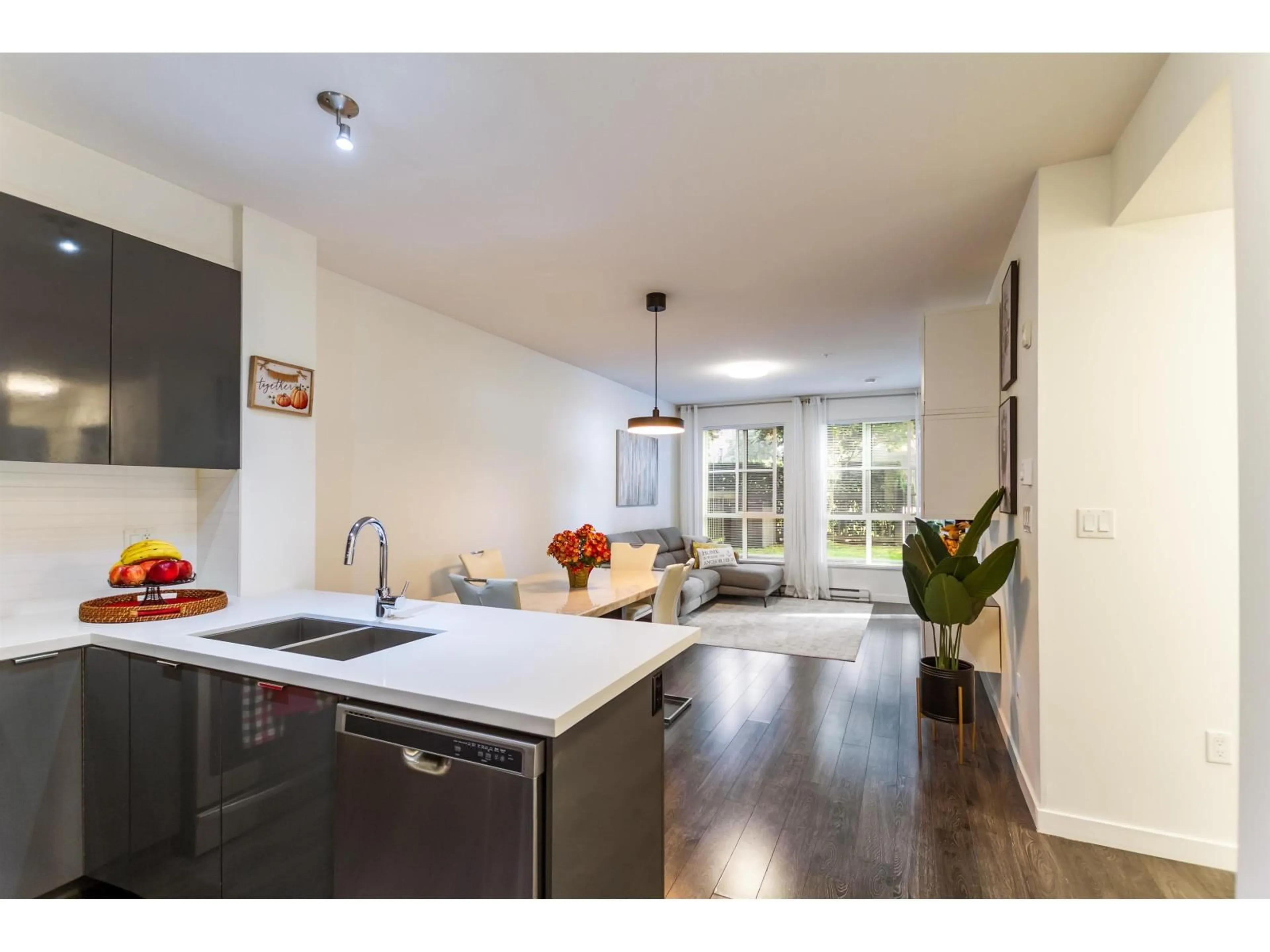 Open concept kitchen, wood/laminate floor for 130 - 15168 33 AVENUE, Surrey British Columbia V3Z0N7