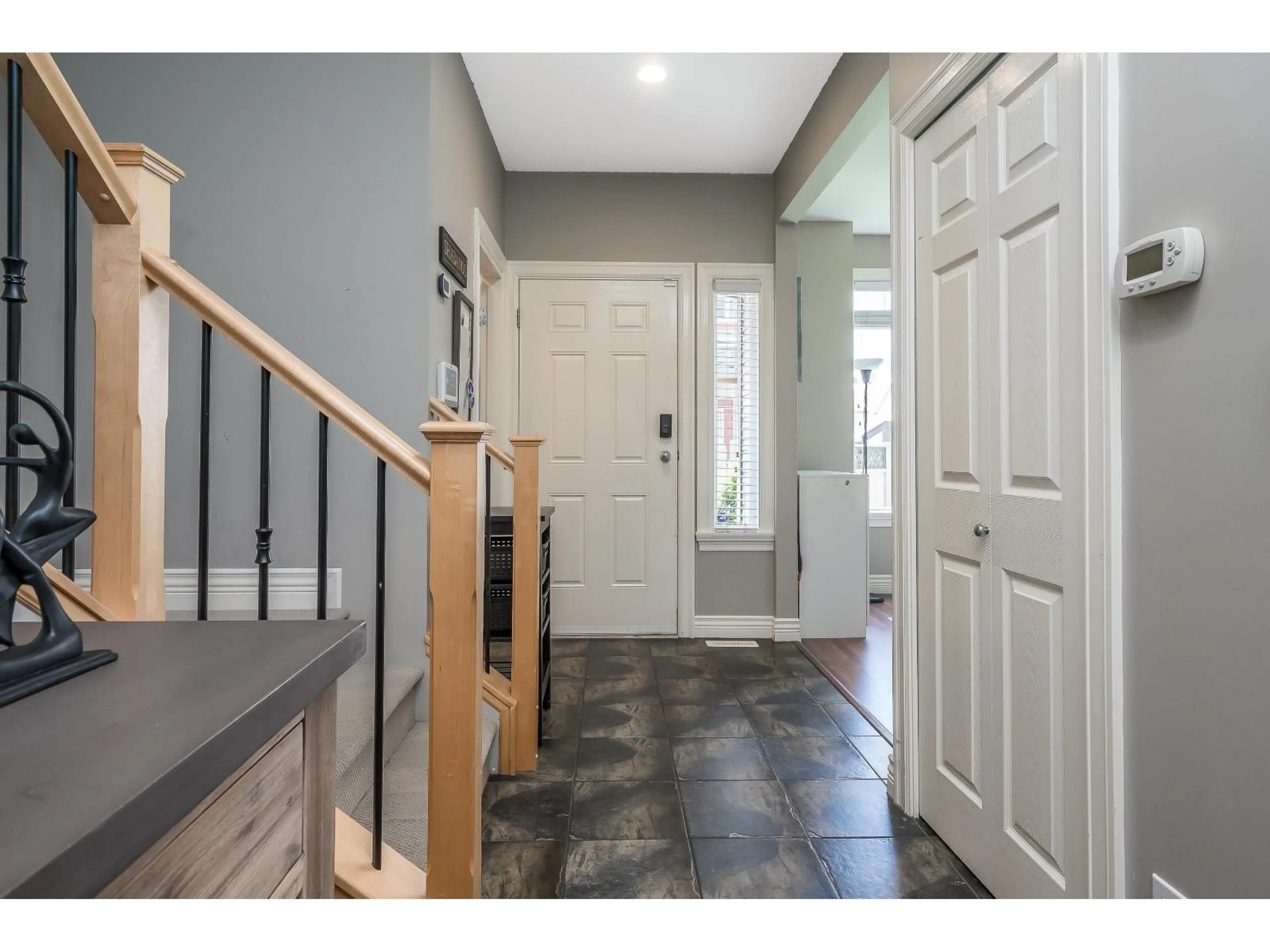 Indoor entryway for 6668 195 STREET, Surrey British Columbia V4N0C3