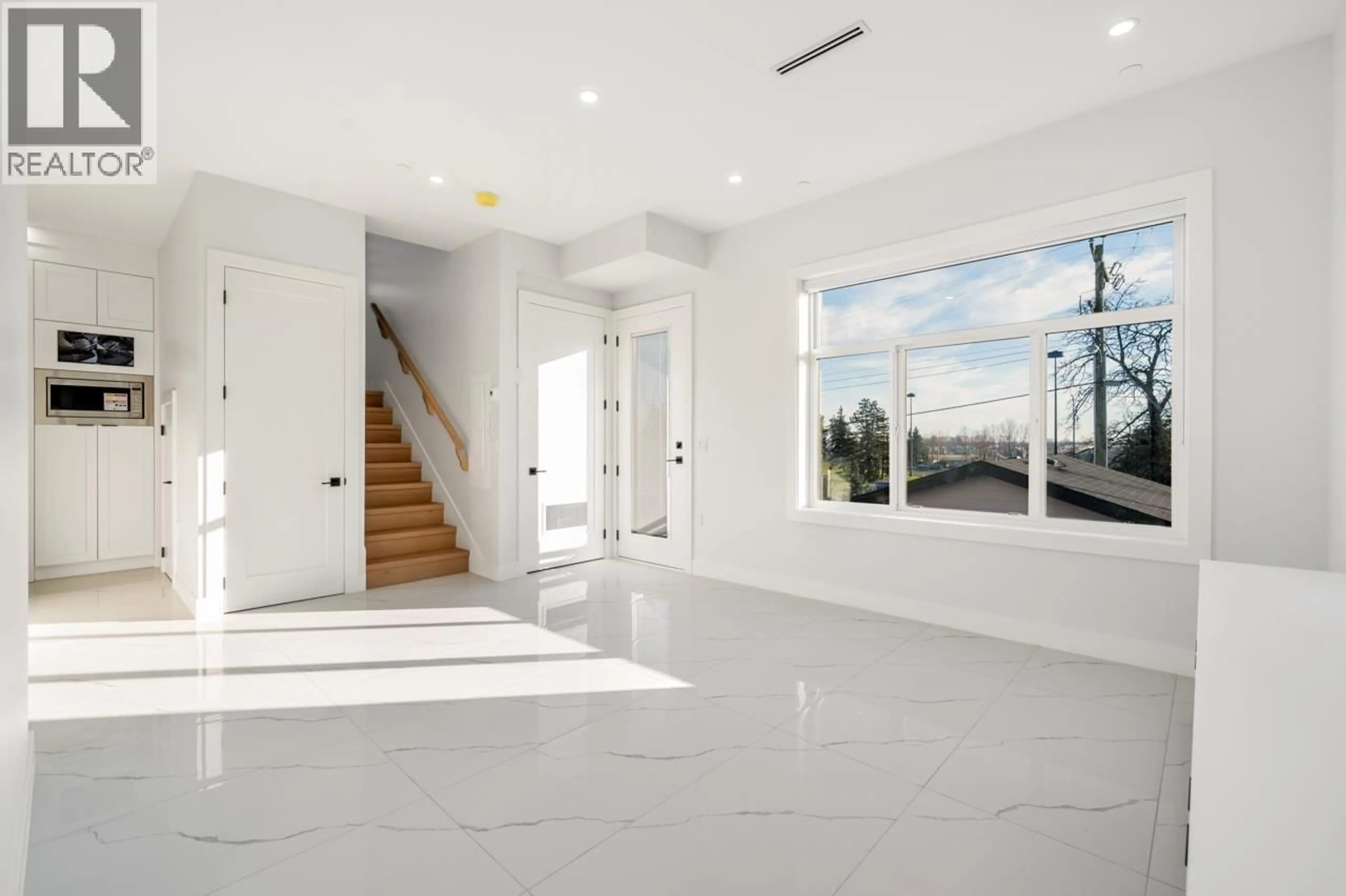 Indoor entryway for 1328 64TH AVENUE, Vancouver British Columbia V5X2P1