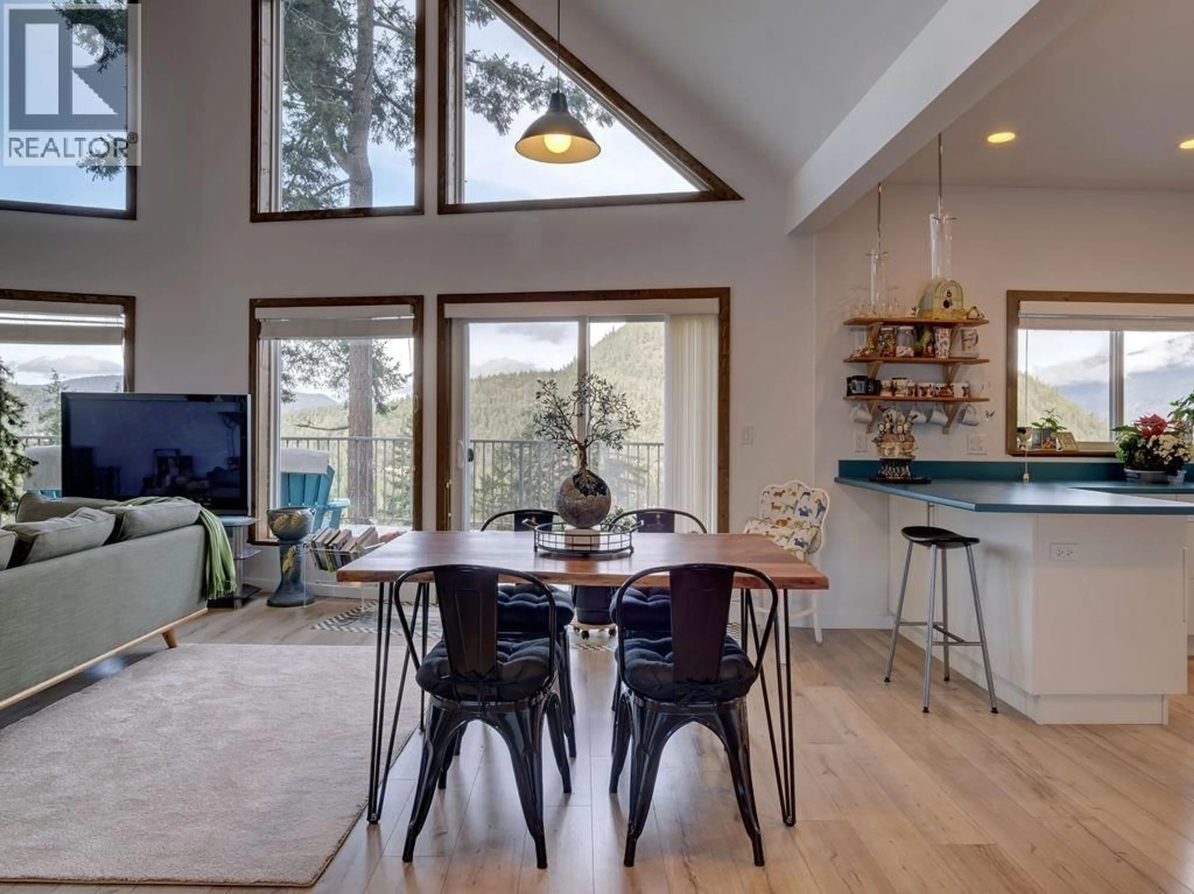 Open concept kitchen, unknown for 5280 CECIL HILL ROAD, Madeira Park British Columbia V0N2H1