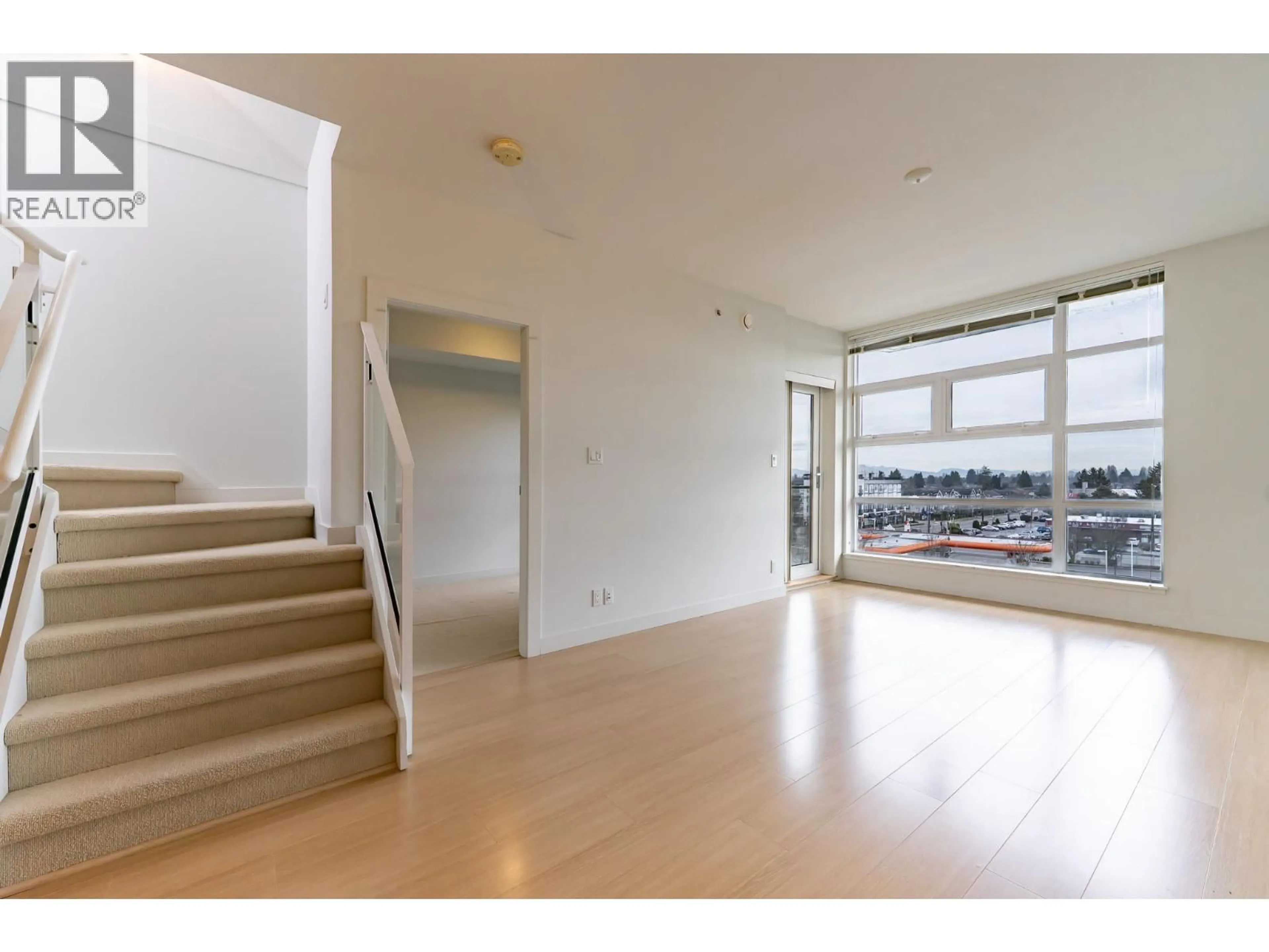 Indoor foyer for 512 - 10020 DUNOON DRIVE, Richmond British Columbia V7A0A7