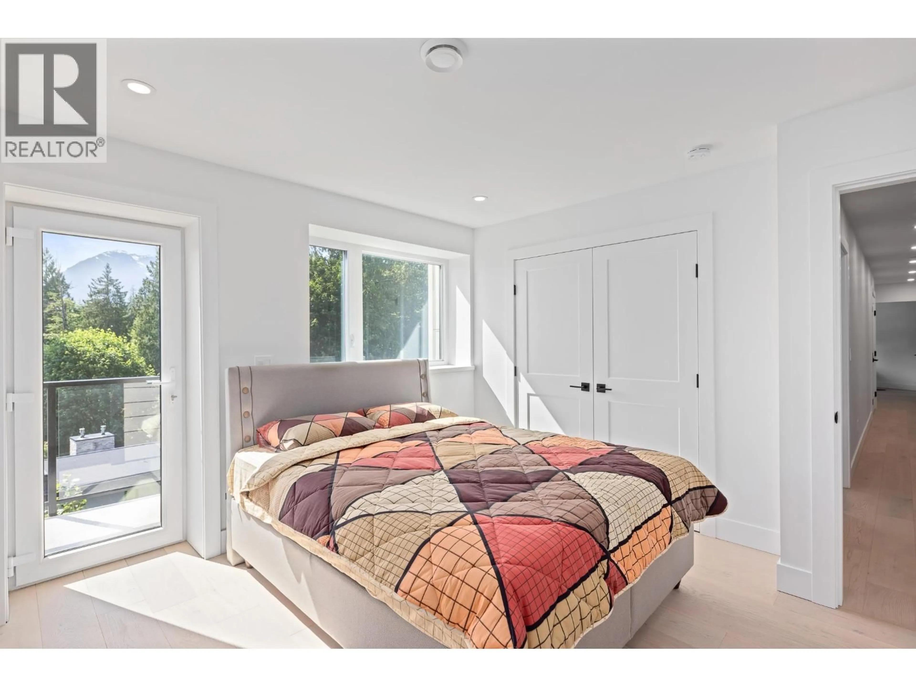 Bedroom with bed, unknown for 37 - 3385 MAMQUAM ROAD, Squamish British Columbia V8B0E3