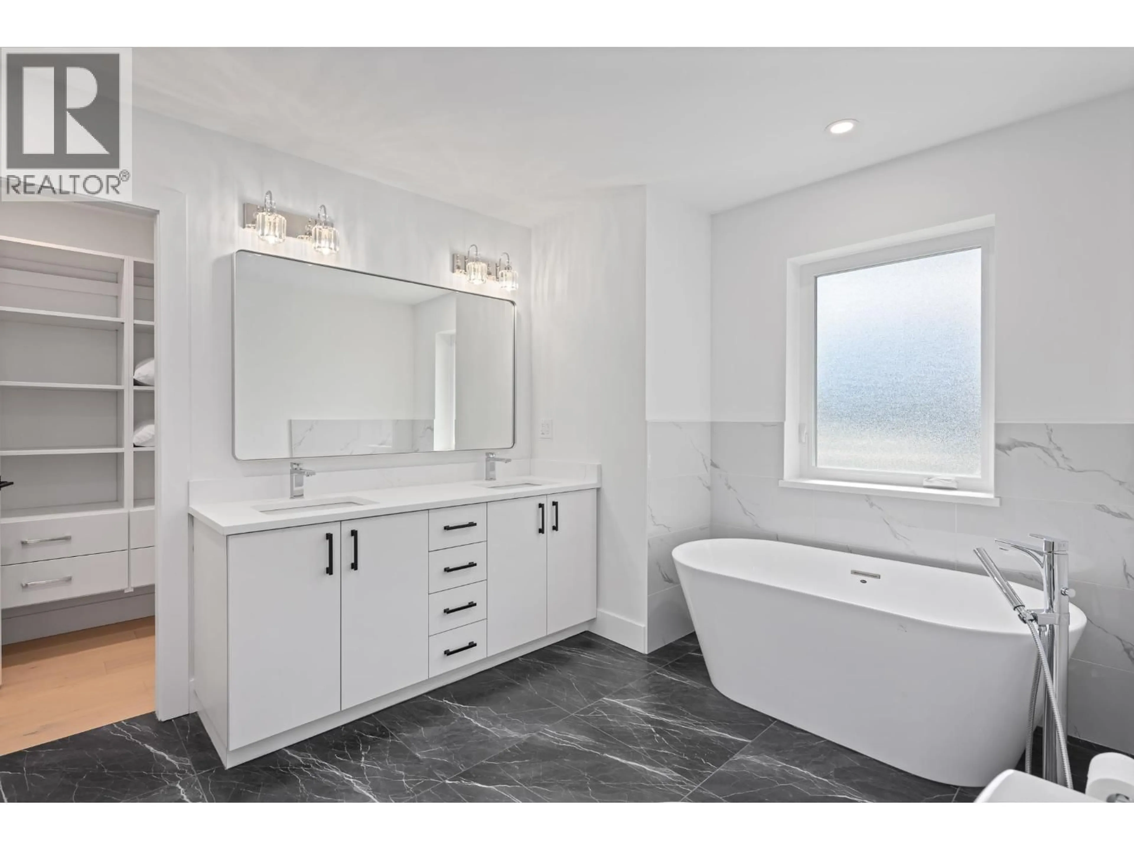 Contemporary bathroom, ceramic/tile floor for 37 - 3385 MAMQUAM ROAD, Squamish British Columbia V8B0E3
