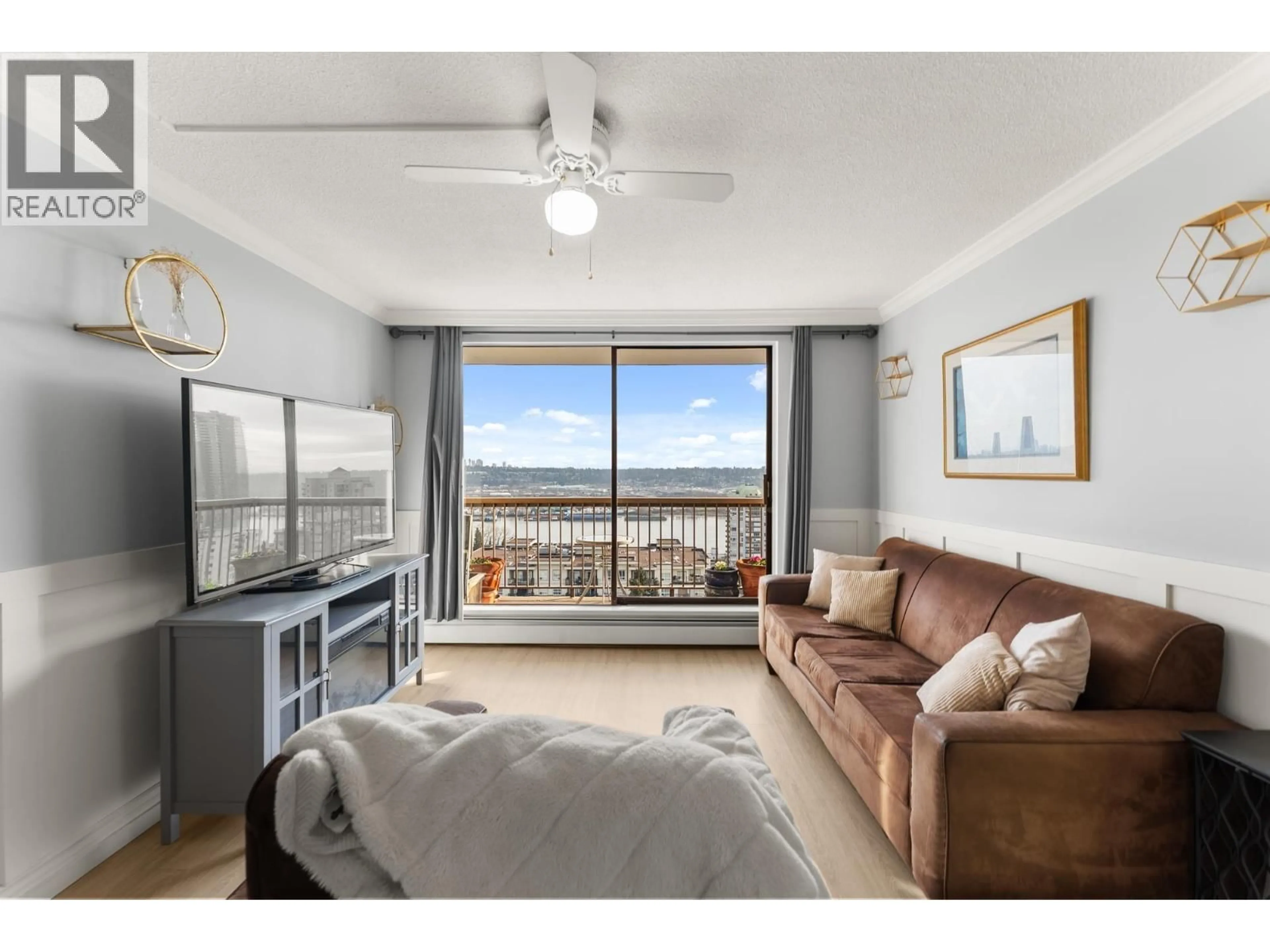 Living room with furniture, unknown for 908 - 320 ROYAL AVENUE, New Westminster British Columbia V3L5C6