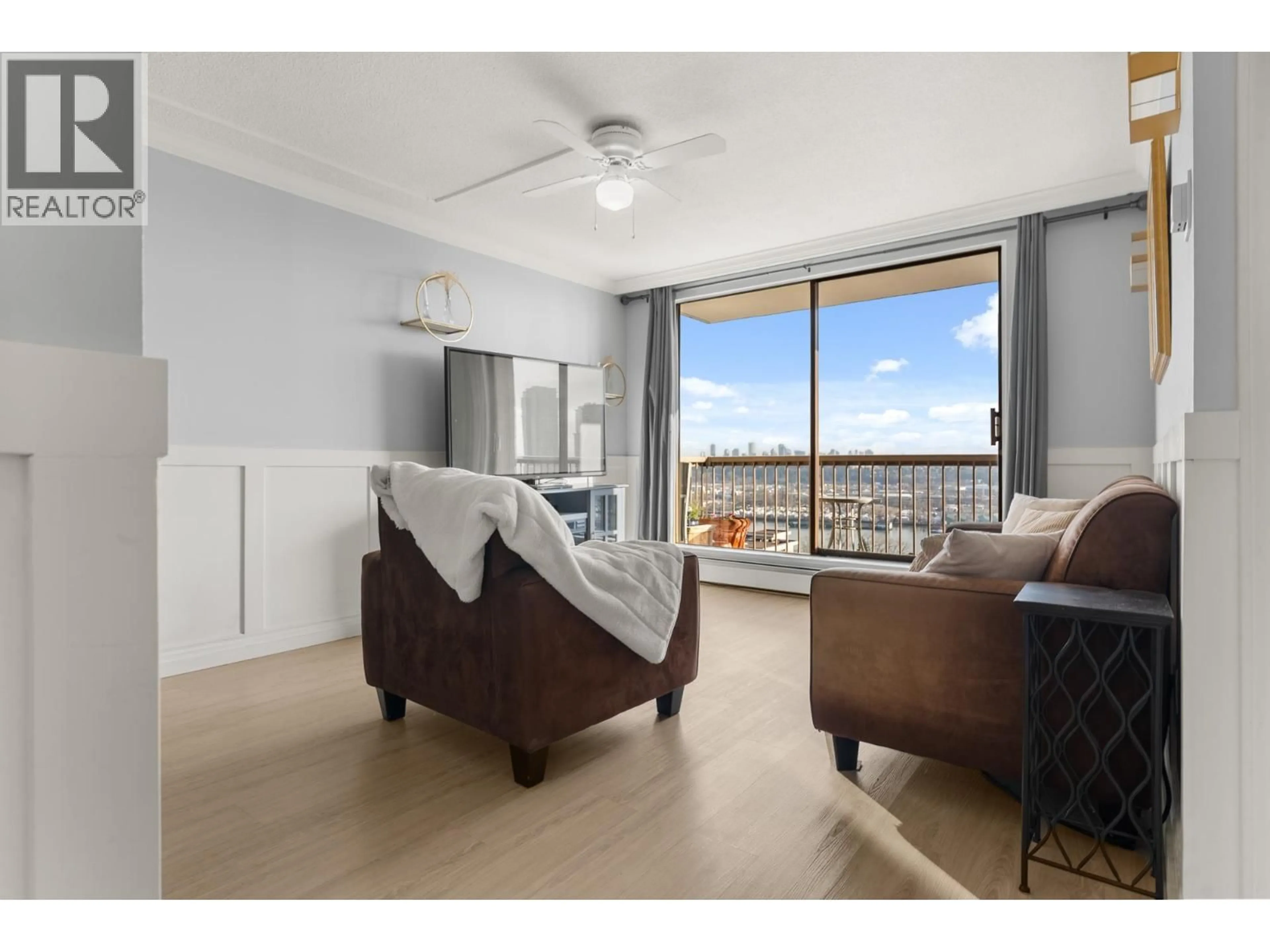 Living room with furniture, unknown for 908 - 320 ROYAL AVENUE, New Westminster British Columbia V3L5C6