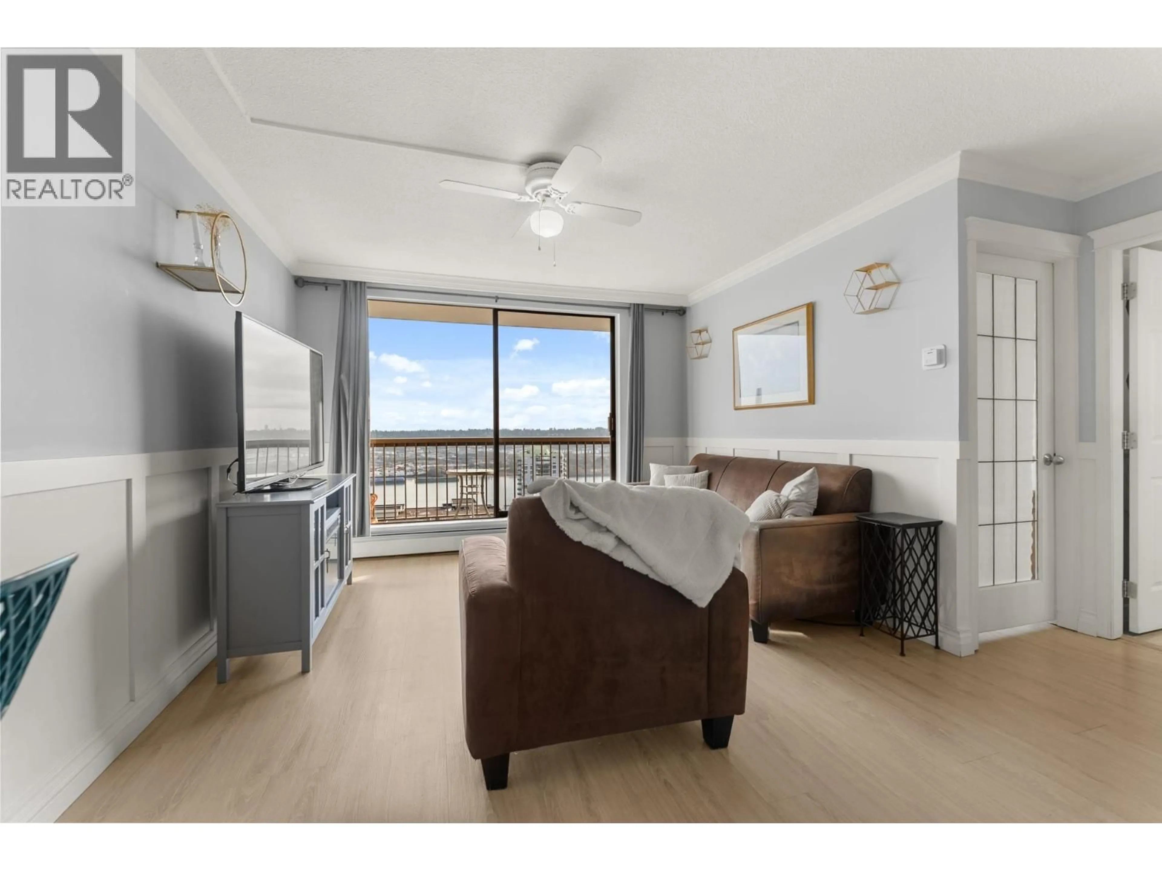 Living room with furniture, unknown for 908 - 320 ROYAL AVENUE, New Westminster British Columbia V3L5C6