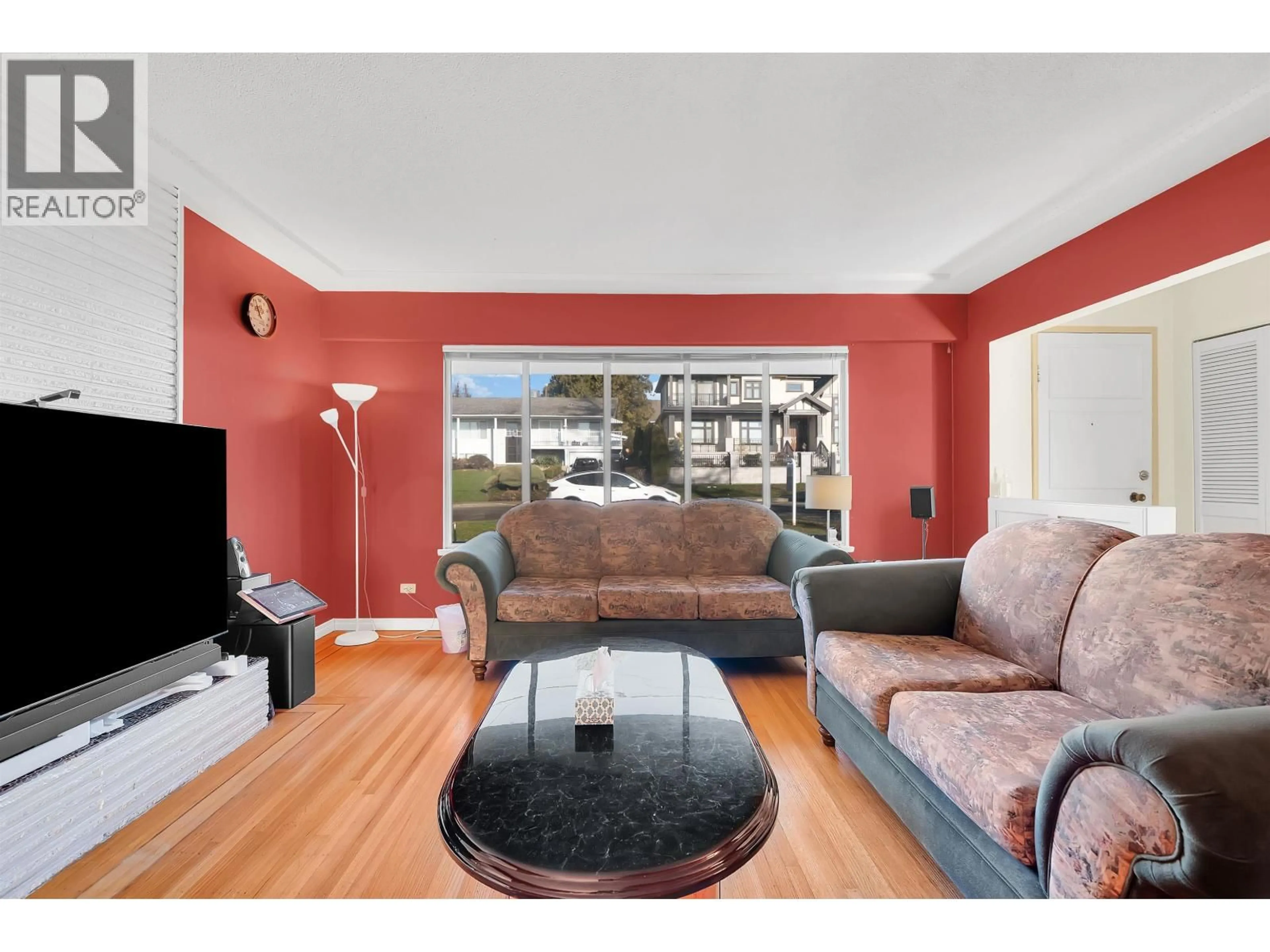 Living room with furniture, unknown for 4580 NEVILLE STREET, Burnaby British Columbia V5J2A4