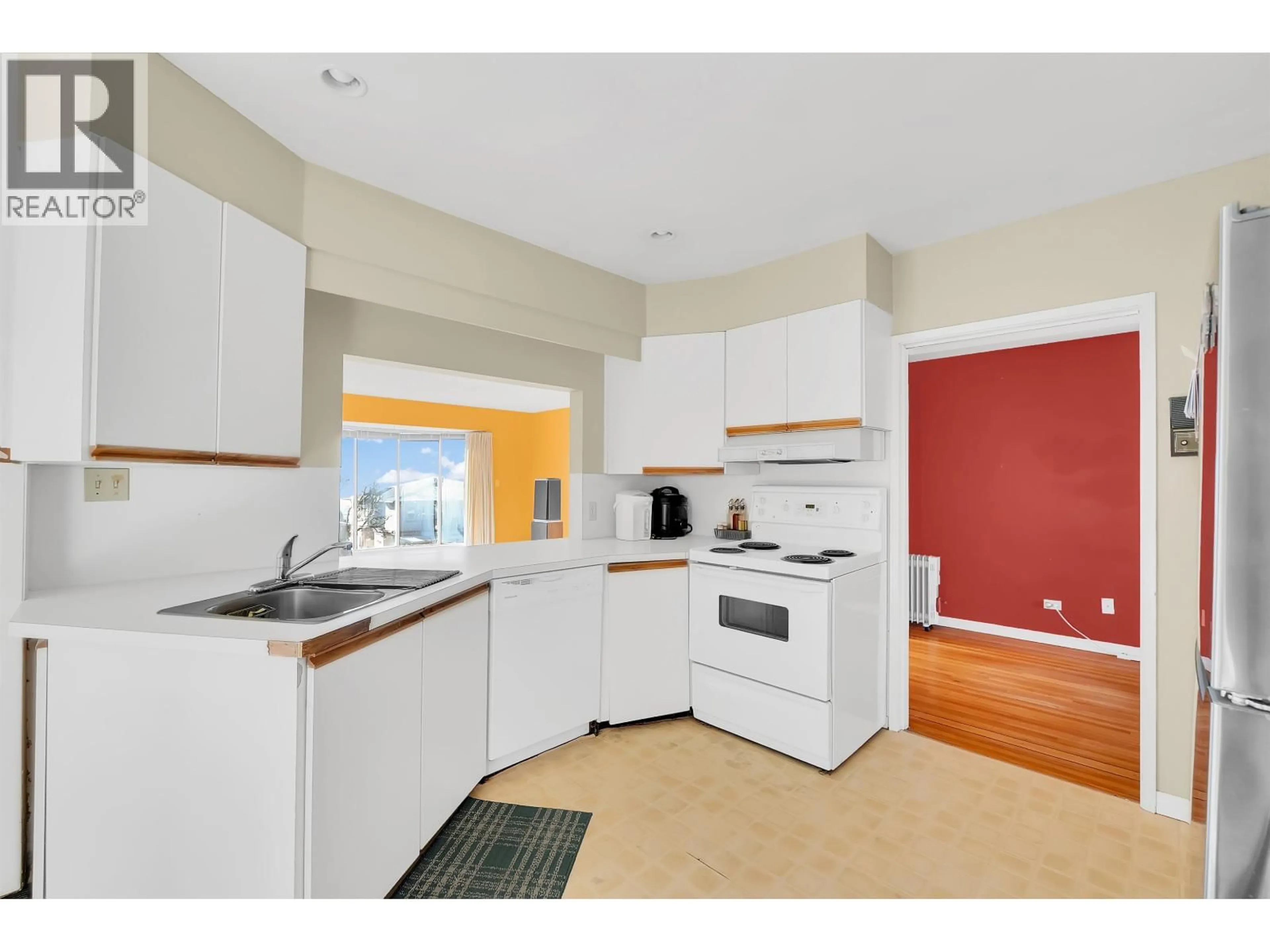 Standard kitchen, unknown for 4580 NEVILLE STREET, Burnaby British Columbia V5J2A4